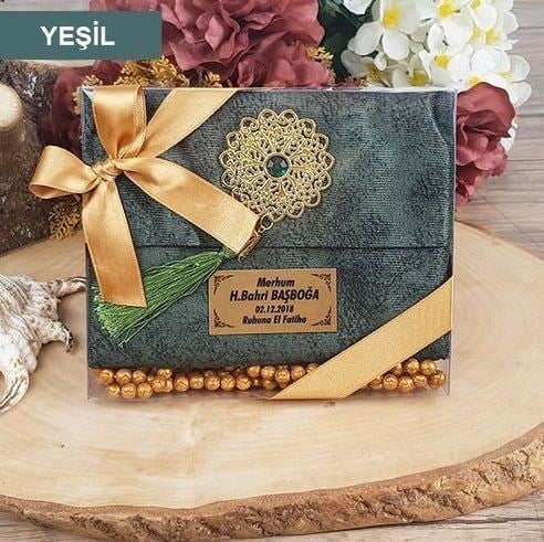 Hediyelik Kadife Çantalı Yasin, Kokulu Tesbih, Asetat Kutulu (17×15) Set