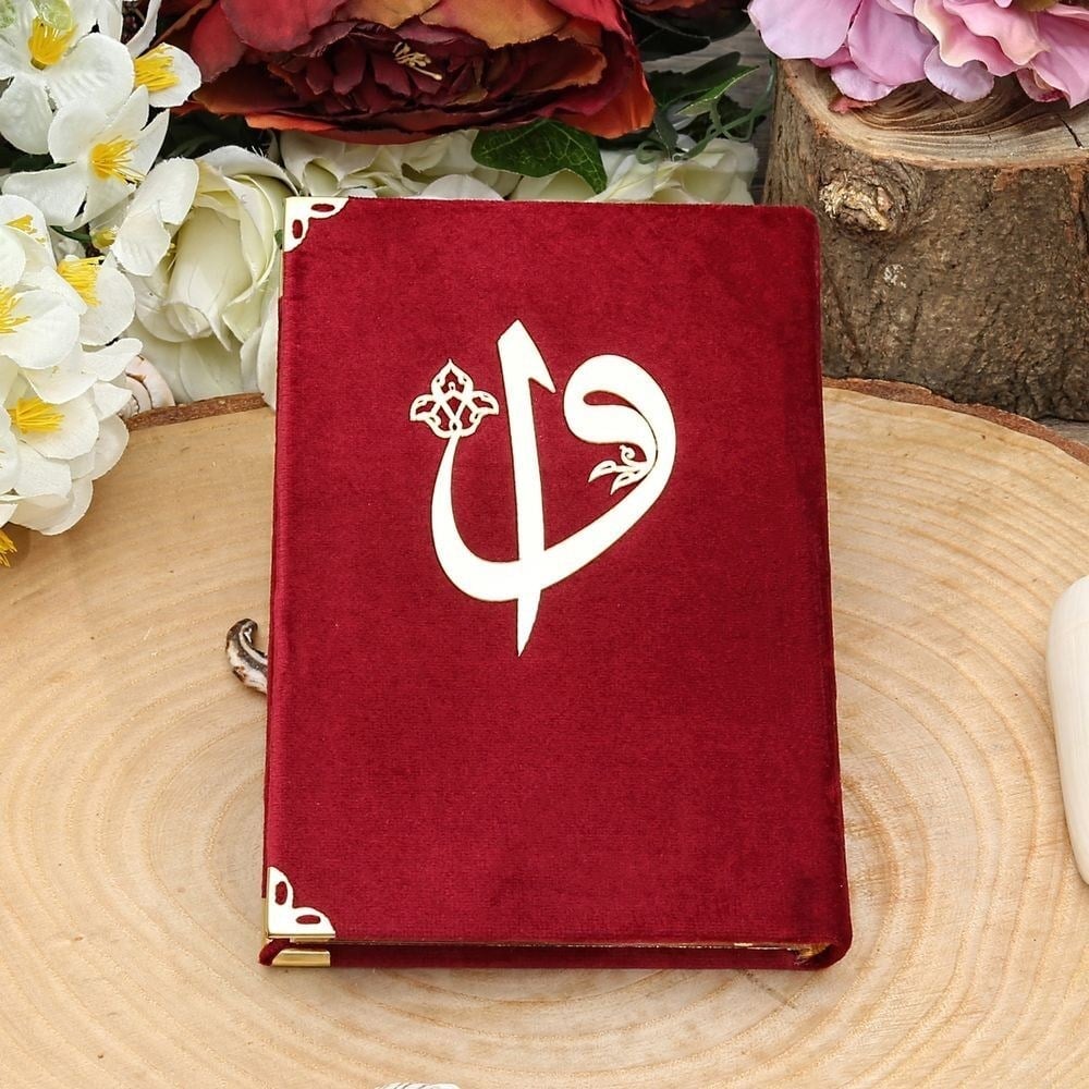 Hediyelik Kadife Kaplı Kur'an-ı Kerim, Seccade, İnci Tesbih, Asetat Kutulu (26×23)  Set