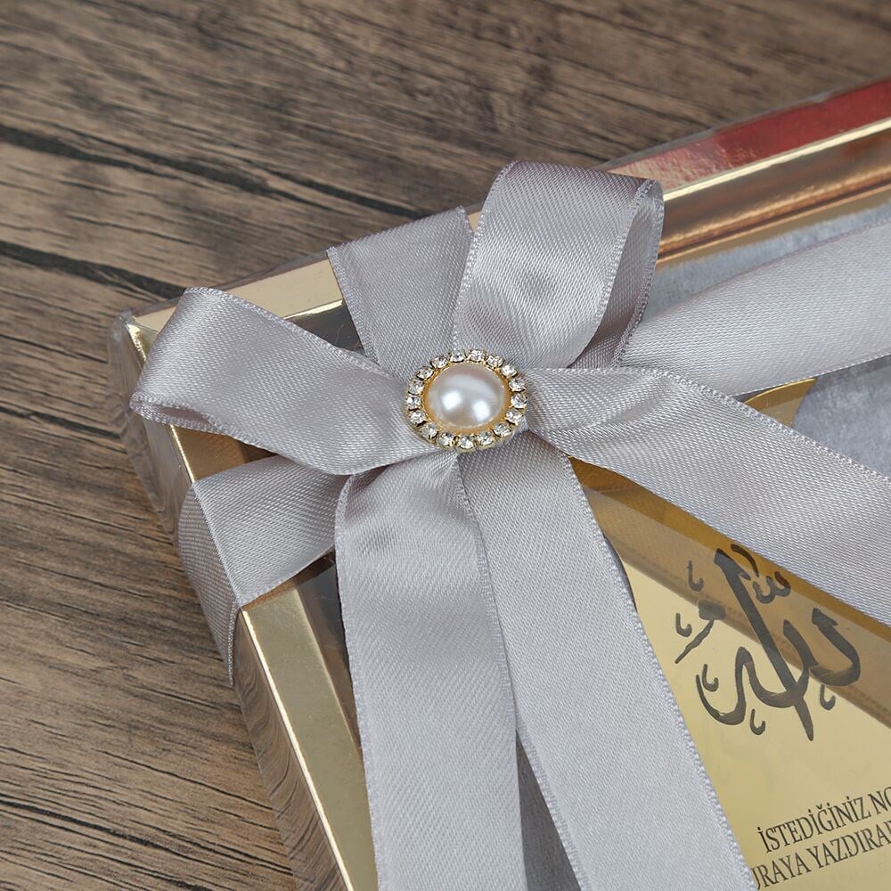 Hediyelik Kadife Kaplı Yasin (Çanta Boy), İnci Tesbih,Gold Asetat Kutulu (20×20) Mevlid Paketi-Gri