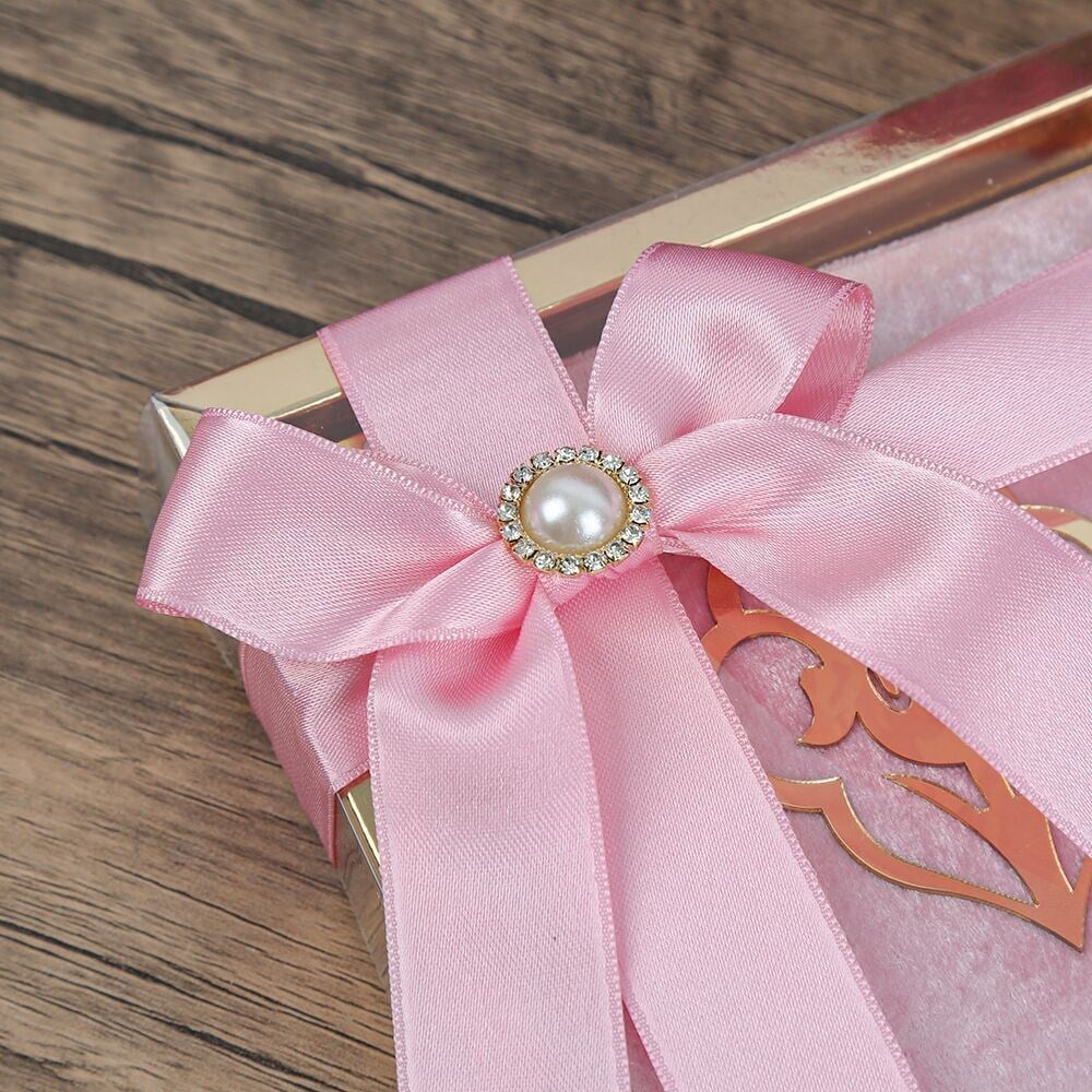 Hediyelik Kadife Kaplı Yasin (Çanta Boy), İnci Tesbih, Gold Asetat Kutulu (20×20) Mevlid Paketi-Pembe