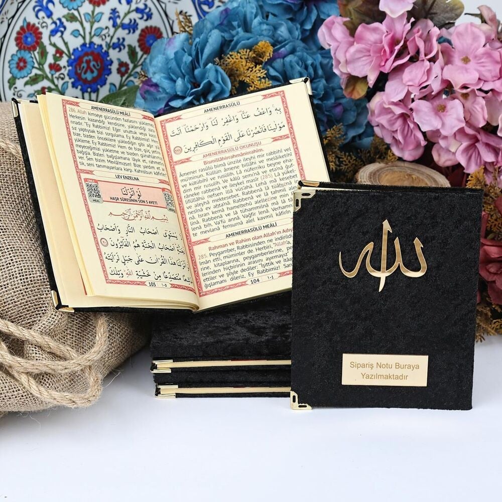 Hediyelik Kadife Kaplı Yasin Kitabı, Seccade, Kokulu Tesbih, Asetat Kutulu (26×23) Paket Siyah