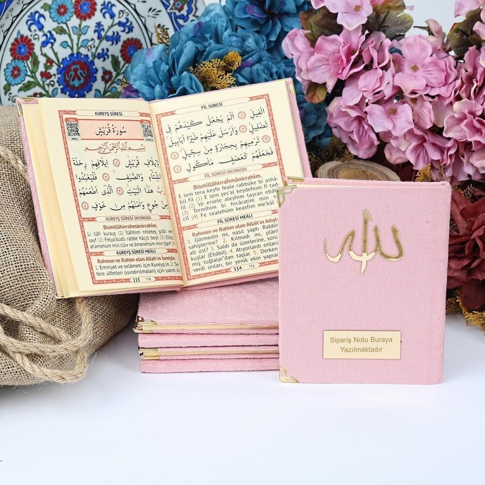 Hediyelik Kadife Kaplı Yasin Kitabı, Seccade, Kokulu Tesbih, Asetat Kutulu (26×23) Paket Pembe