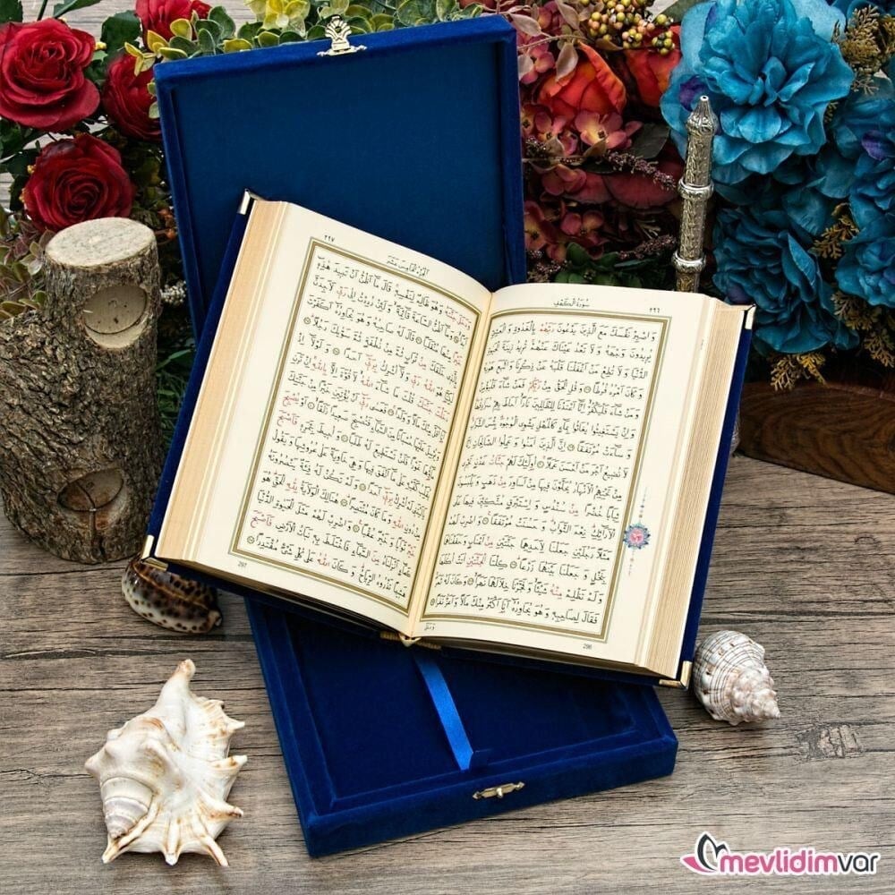 Hediyelik Plaketli Kadife Kutulu Kur'an-ı Kerim ve İnci Tesbihli Set-Lacivert