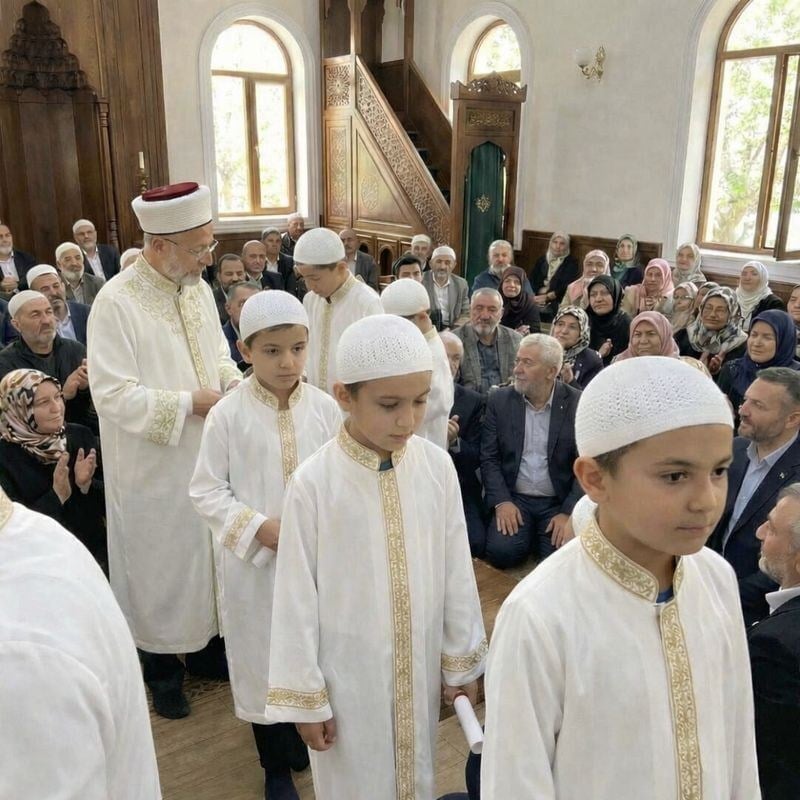 İhtisas İcazet Cübbesi Açık Krem Astarsız ve Cepsiz
