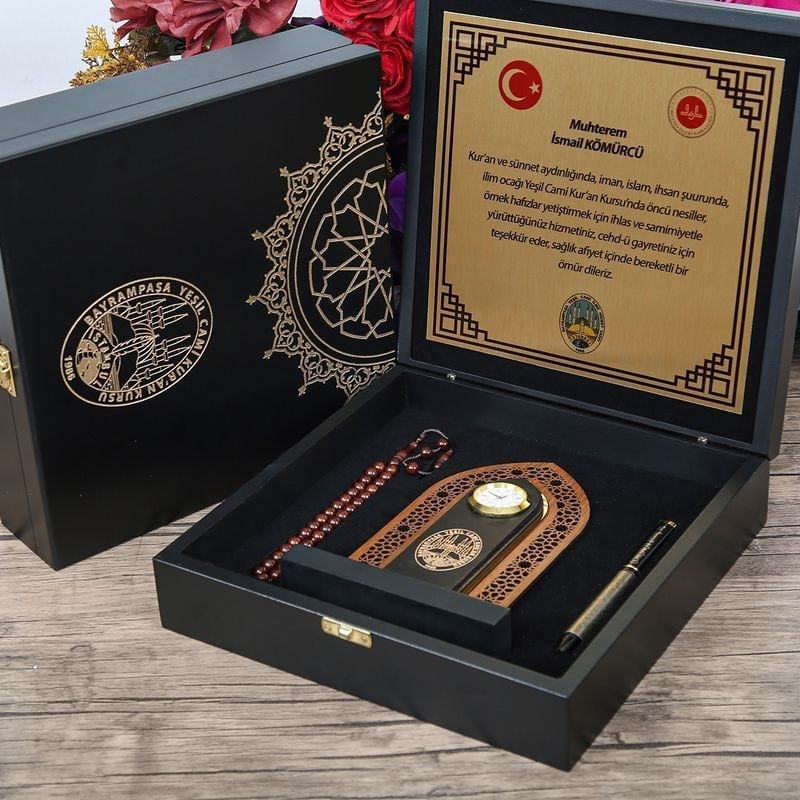 İsme Özel Ahşap Kutulu Metal Logolu + Saat , Kalem ve Tesbih (Fiyat Teklifi İsteyiniz.)