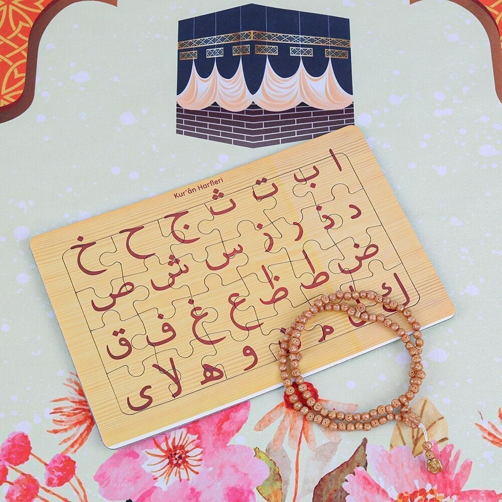 İsme Özel Çocuk Seccadesi 45*82 cm Kabe Turuncu & Kokulu Gül İşlemeli Tesbih Gold & Kur'an Harfleri Puzzle