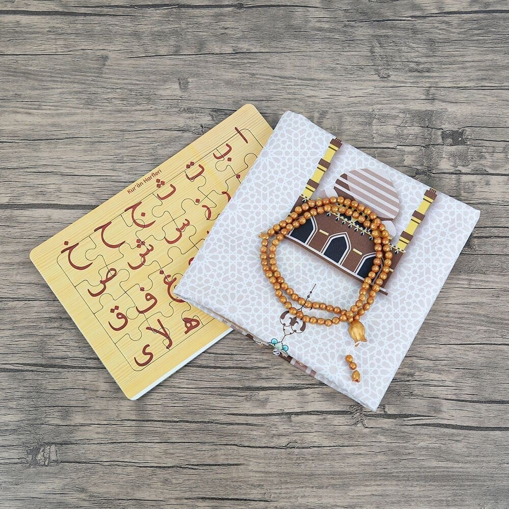 İsme Özel Çocuk Seccadesi 45*82 cm Kudüs Kahve & Kokulu Tesbih & Kur'an Harfleri Puzzle