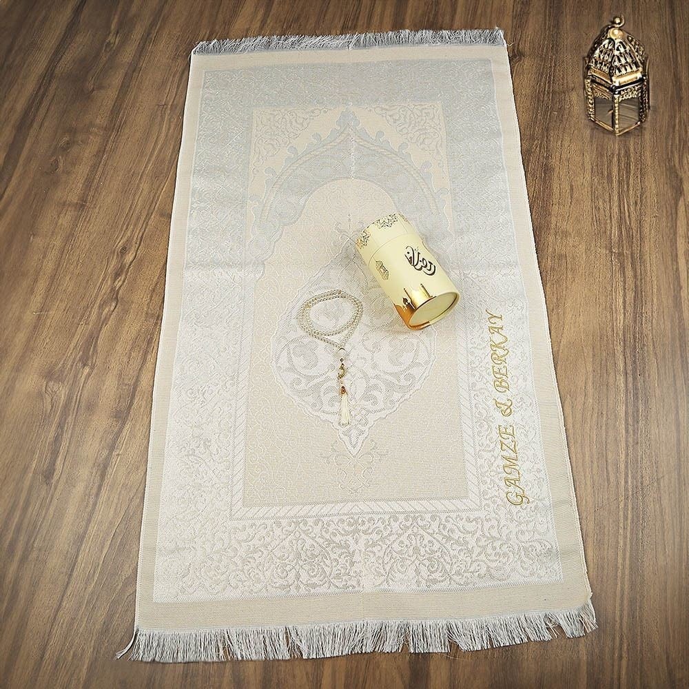 İsme Özel Hediyelik Silindir Kutu (18x10), Seccade, İnci Tesbihli Set-Krem