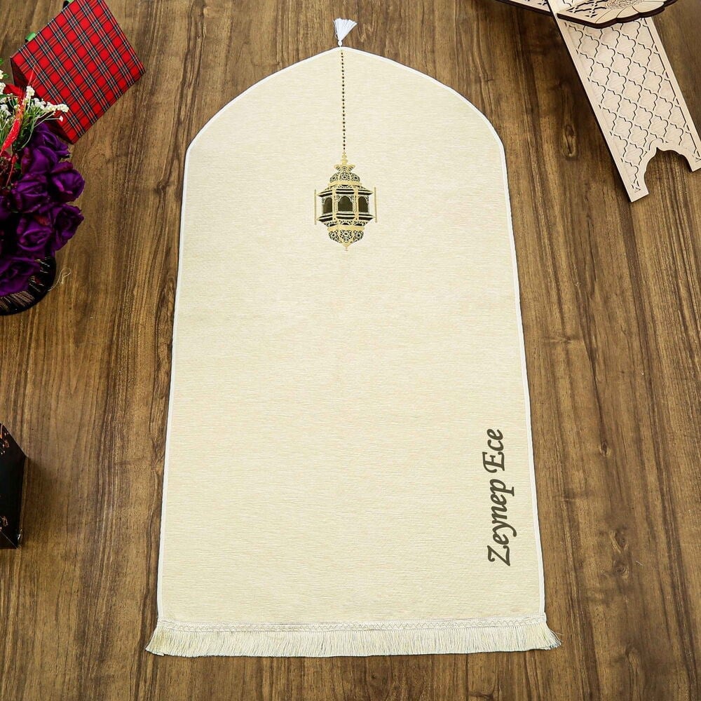 İsme Özel Mahya Lüks Astarlı Biyeli Şönil Seccade-Krem (66X125cm) 565 gr