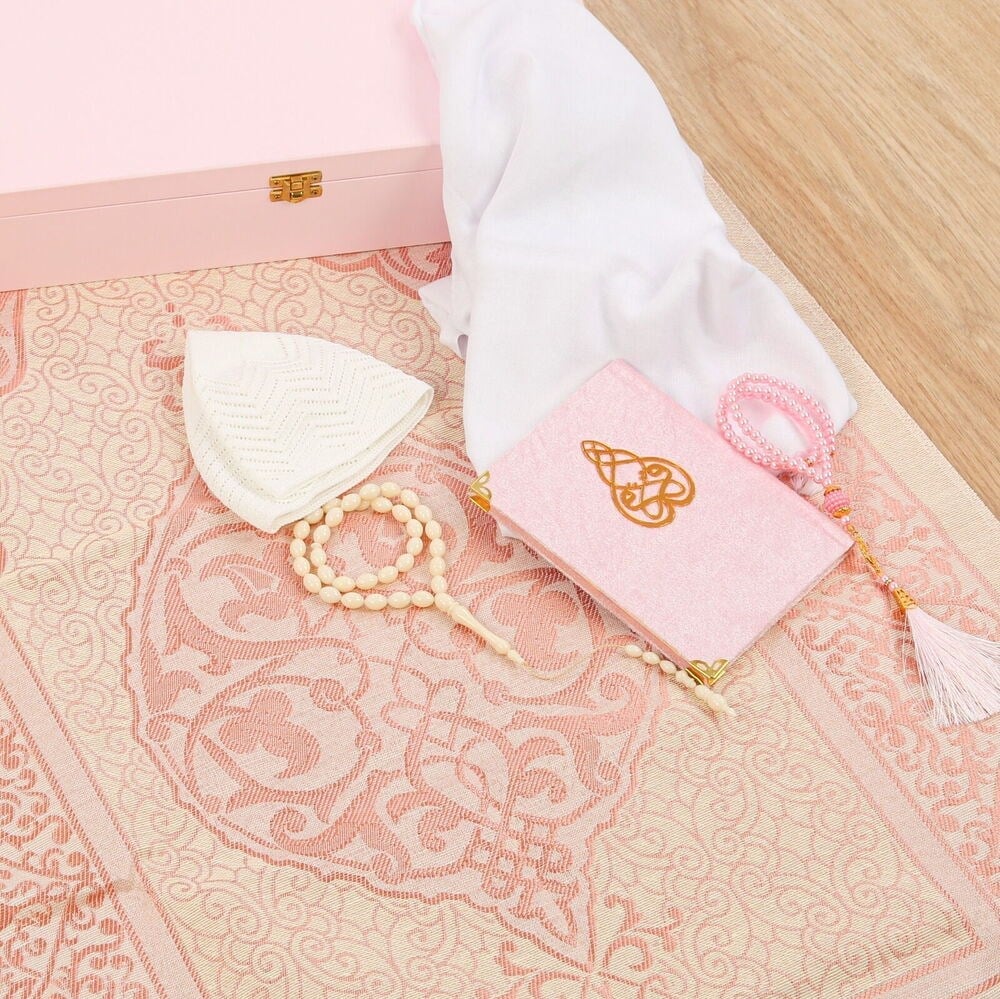 İsme Özel Seccadeli Lüks Ahşap Kutu Seti -Pembe(37*20*8 cm,1.725 gr)