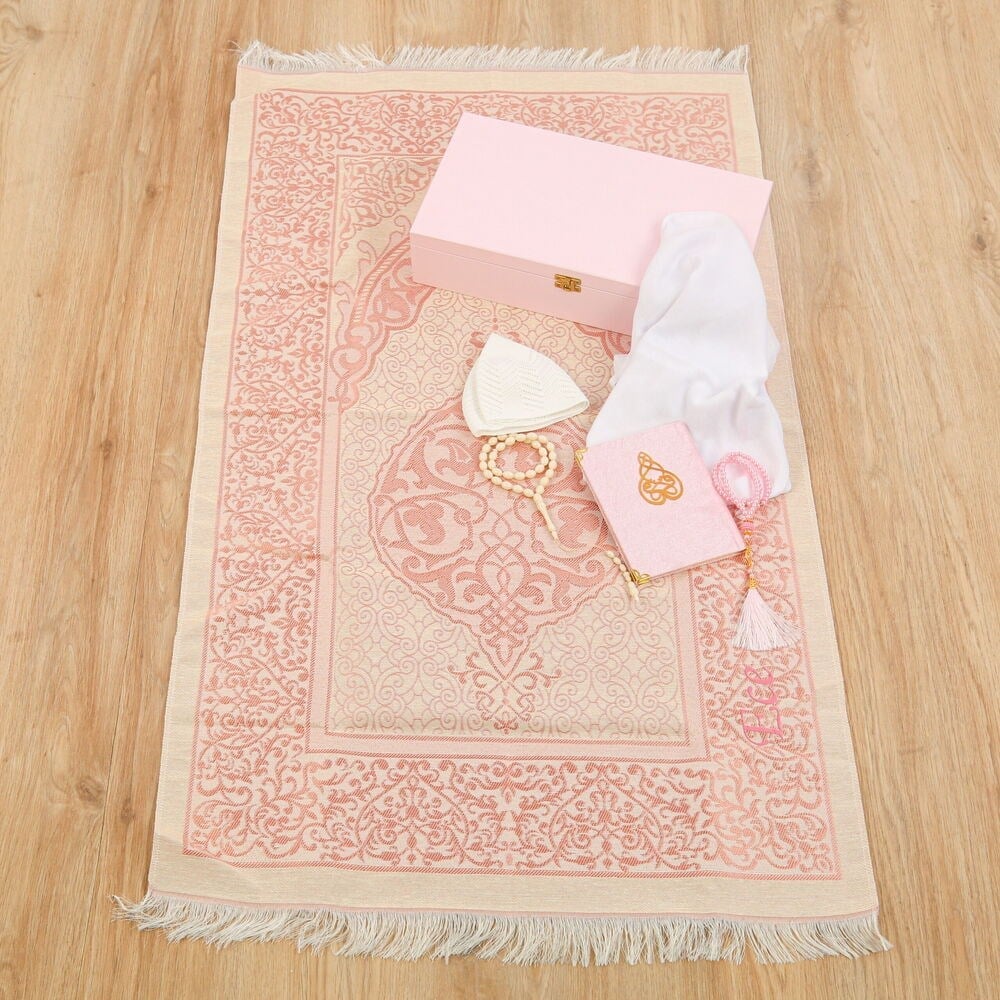 İsme Özel Seccadeli Lüks Ahşap Kutu Seti -Pembe(37*20*8 cm,1.725 gr)