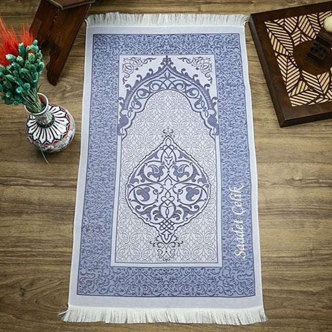 İsminizi Seccadeye Nakşediyoruz ,İsme Özel Hediyelik İpek Nur Tafta Seccade Lacivert 68x110 cm - 200 gr