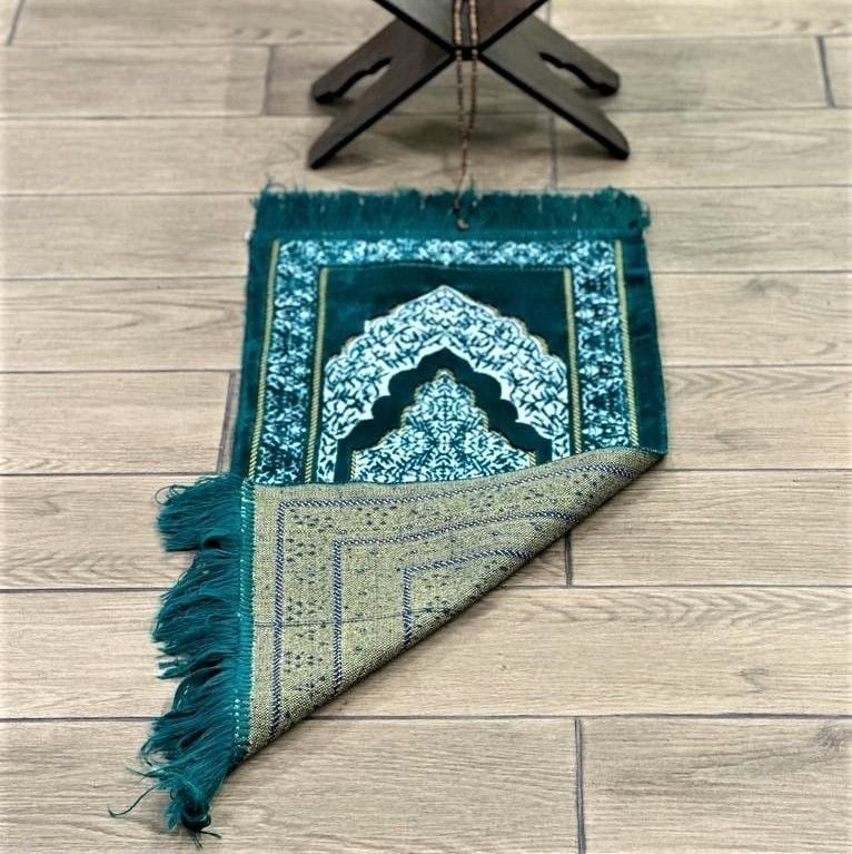 Kadife Çocuk Seccadesi - Yeşil 38x80 cm - 180 gr - Tesbih Hediyeli