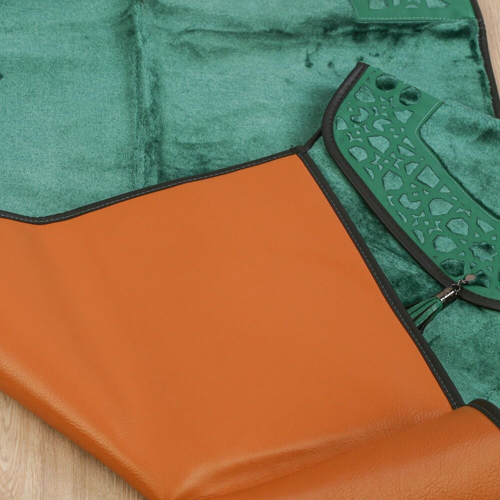 Lüks Çantalı Kaymaz Deri Tabanlı Soft Yumuşak Peluş Seccade Yeşil (Seccade 72*228 cm, Çanta 39*44 cm)