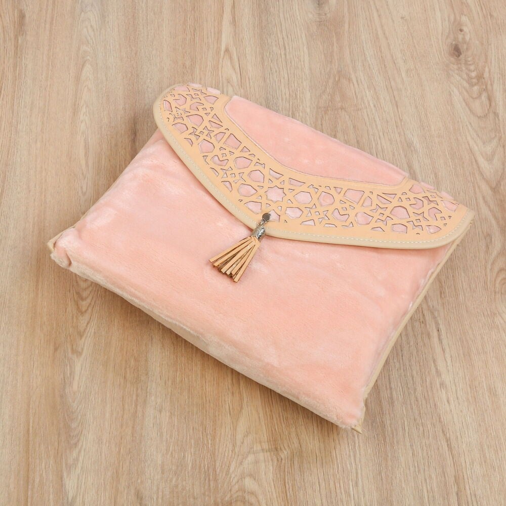 Lüks Çantalı Kaymaz Deri Tabanlı Soft Yumuşak Peluş Seccade Pembe (Seccade 72*228 cm, Çanta 39*44 cm)