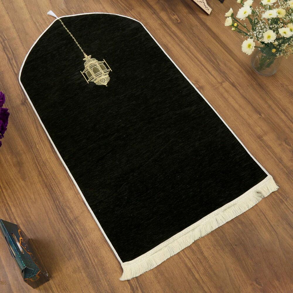 Mahya Desenli Lüks Astarlı Biyeli Şönil Seccade İsimli Siyah (66X125cm) 565 gr