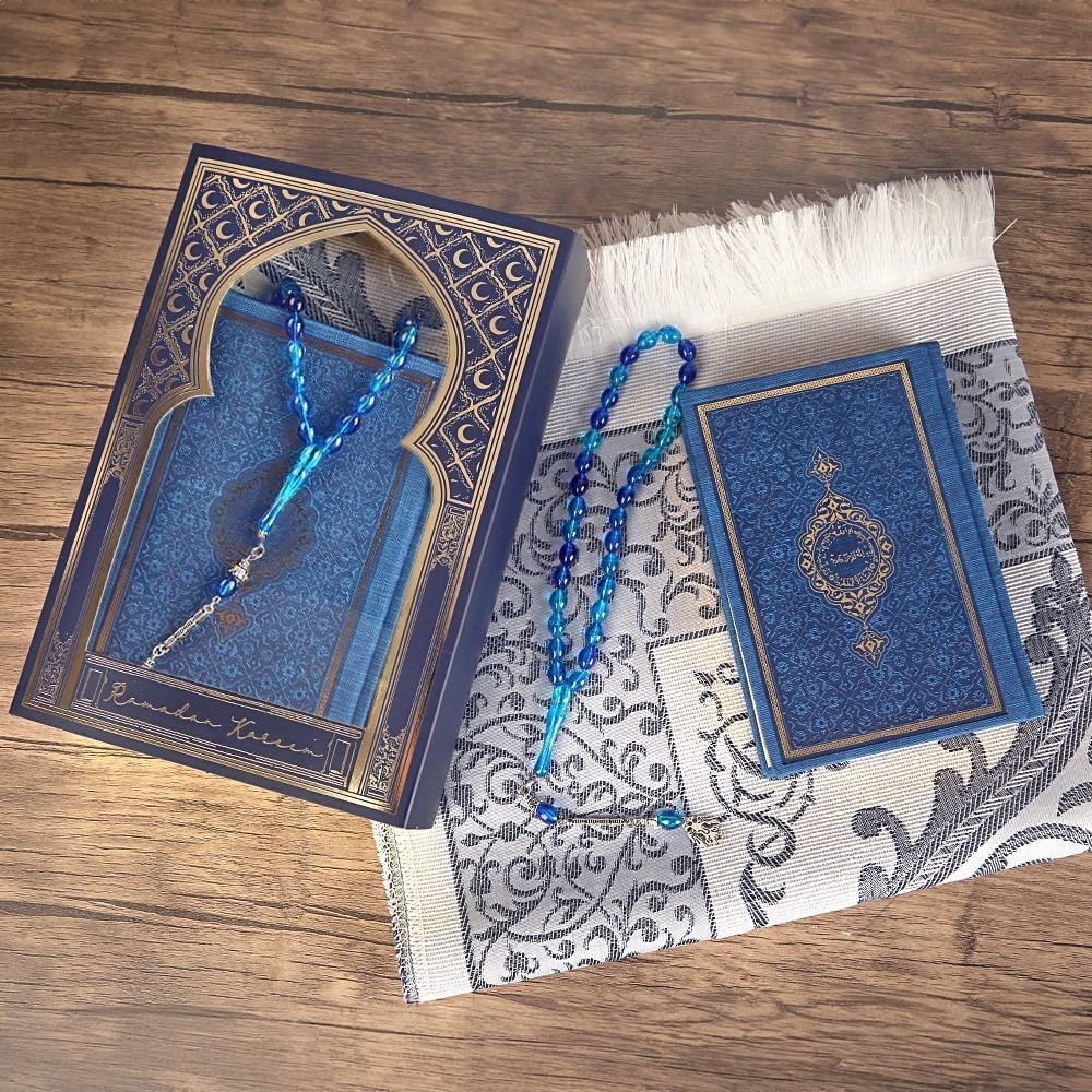 Ramazan Hediye Paketi  Çanta Boy Kur'an-ı Kerim, Tafta Seccade,33 lü Erkek Tesbih (17*25*6 cm 720 gr)-Lacivert