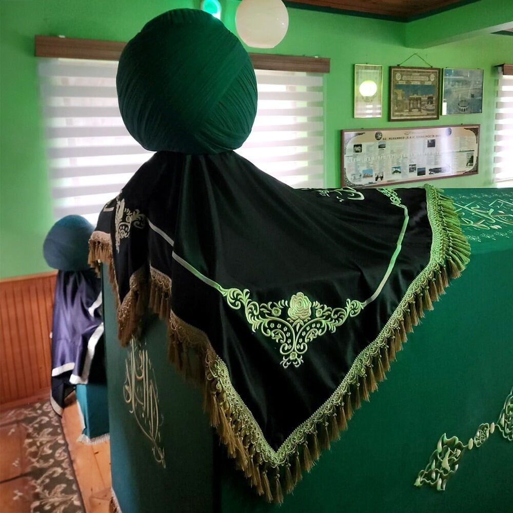 Sarık Altı Puşide Örtüsü Lafzatullah Yazılı Püsküllü Siyah 140*140 cm