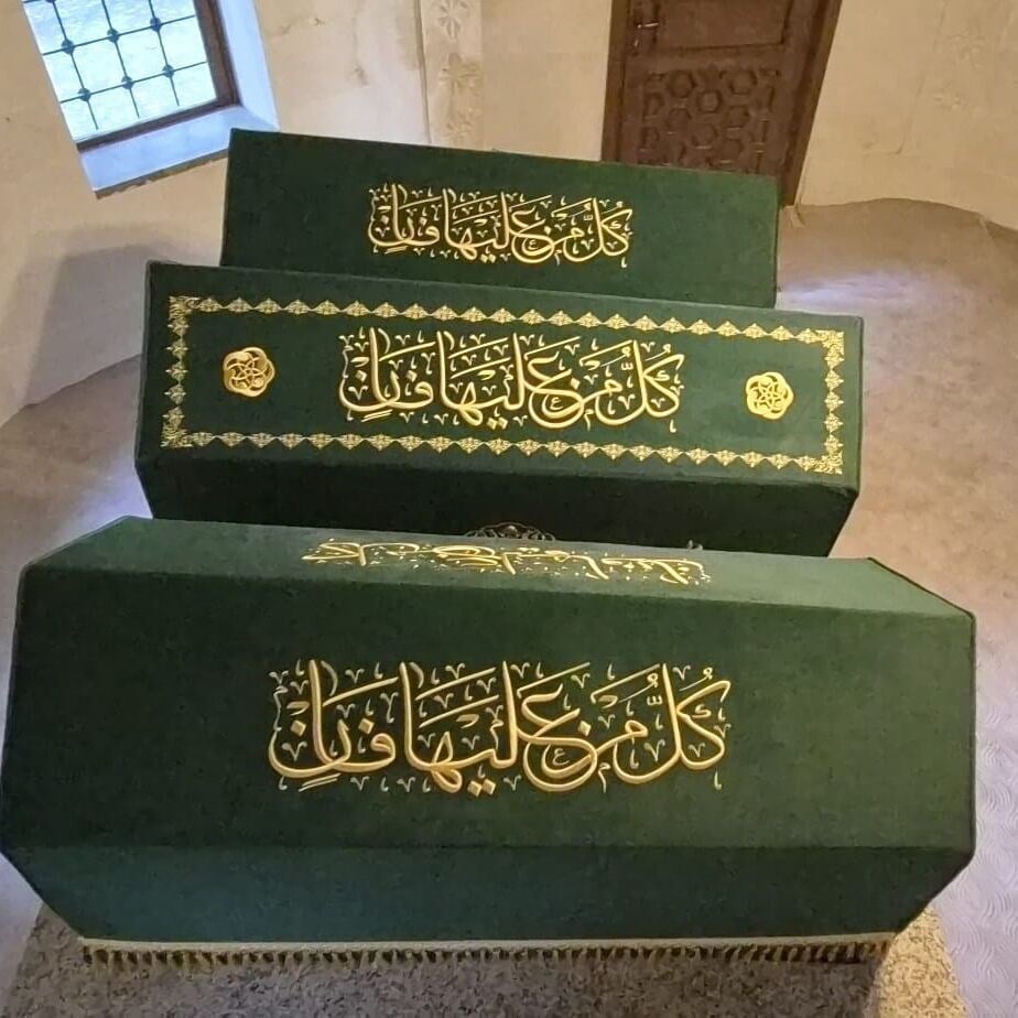 Türbe Tabut Örtüsü Sanduka & Puşide Şeyh İdris Hazretleri Torunu ve Oğlu Pireziz Giresun 125 bin tl ( Özel Ölçü Yapılmaktadır)