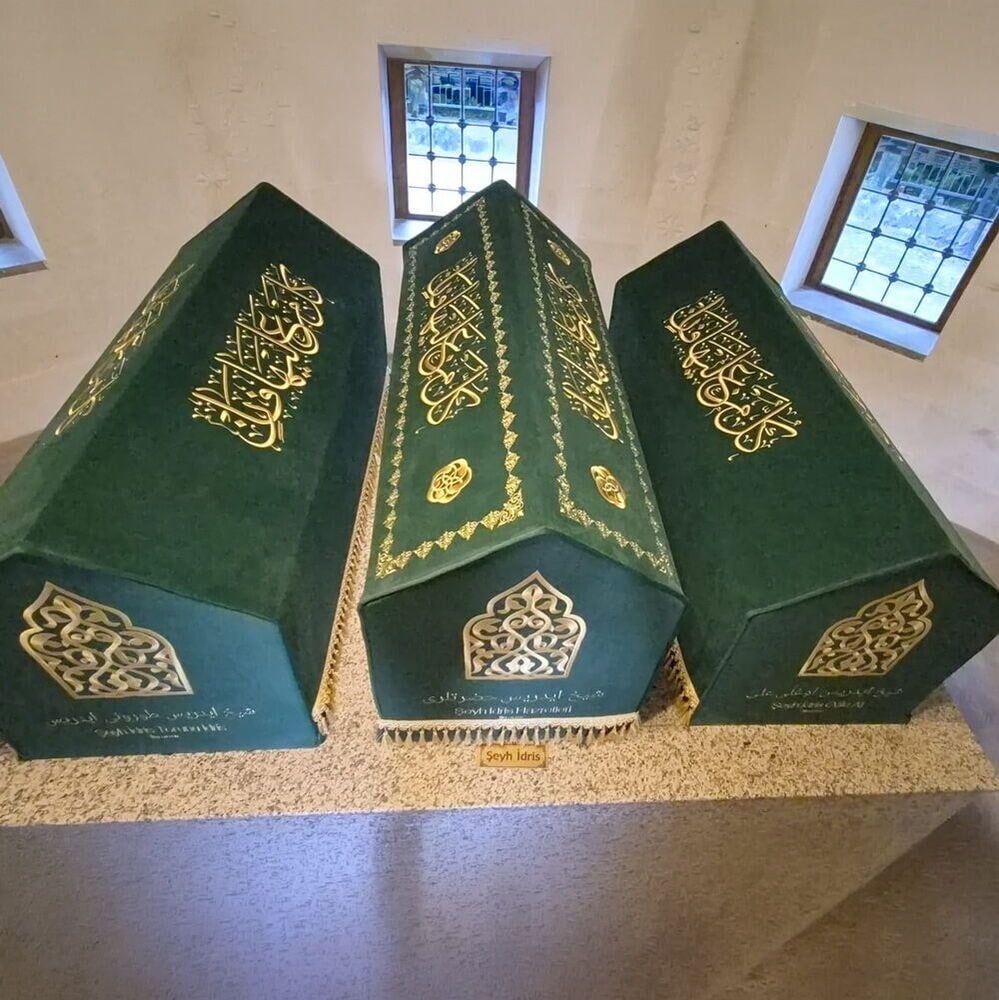 Türbe Tabut Örtüsü Sanduka & Puşide Şeyh İdris Hazretleri Torunu ve Oğlu Pireziz Giresun 125 bin tl ( Özel Ölçü Yapılmaktadır)