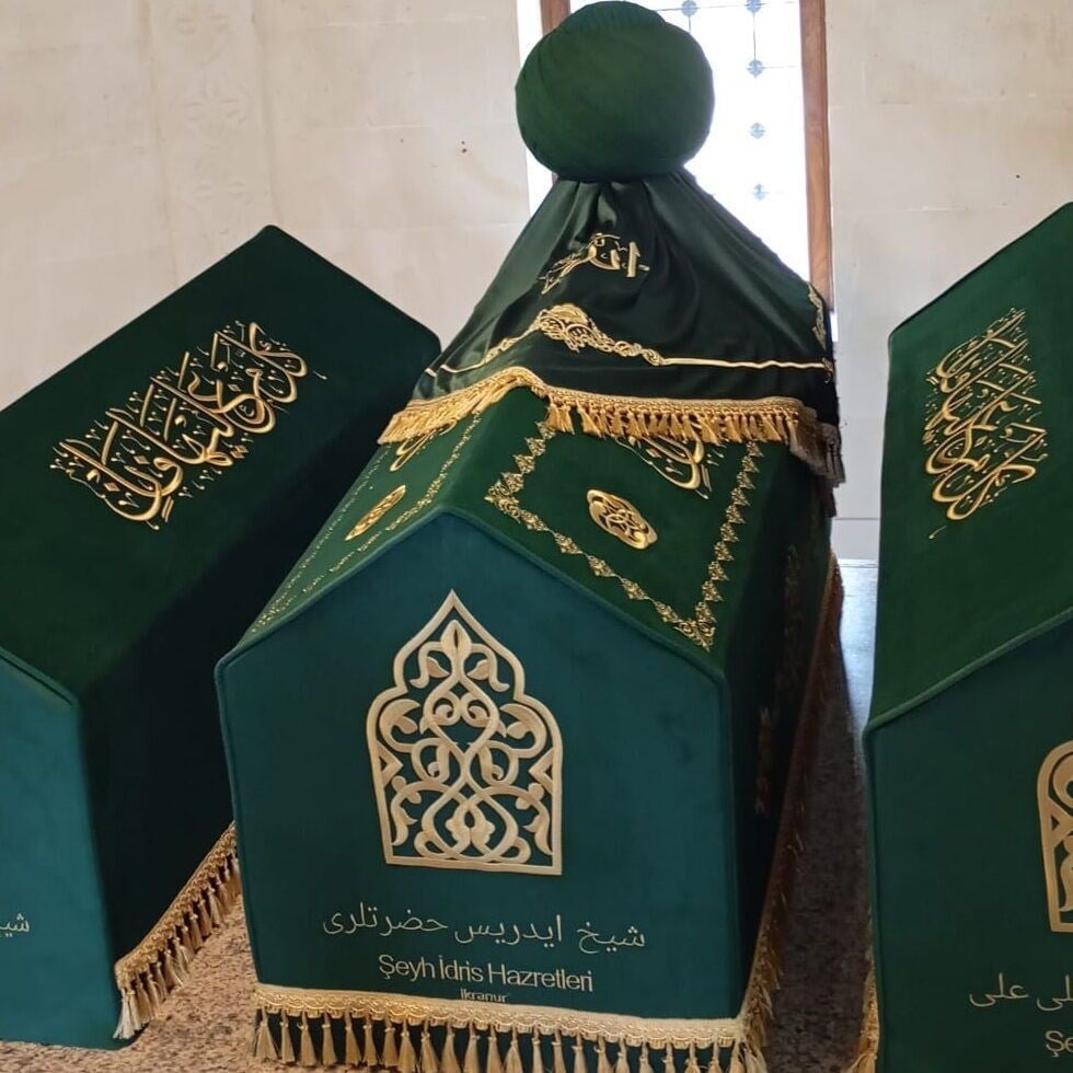 Türbe Tabut Örtüsü Sanduka & Puşide Şeyh İdris Hazretleri Torunu ve Oğlu Pireziz Giresun 125 bin tl ( Özel Ölçü Yapılmaktadır)