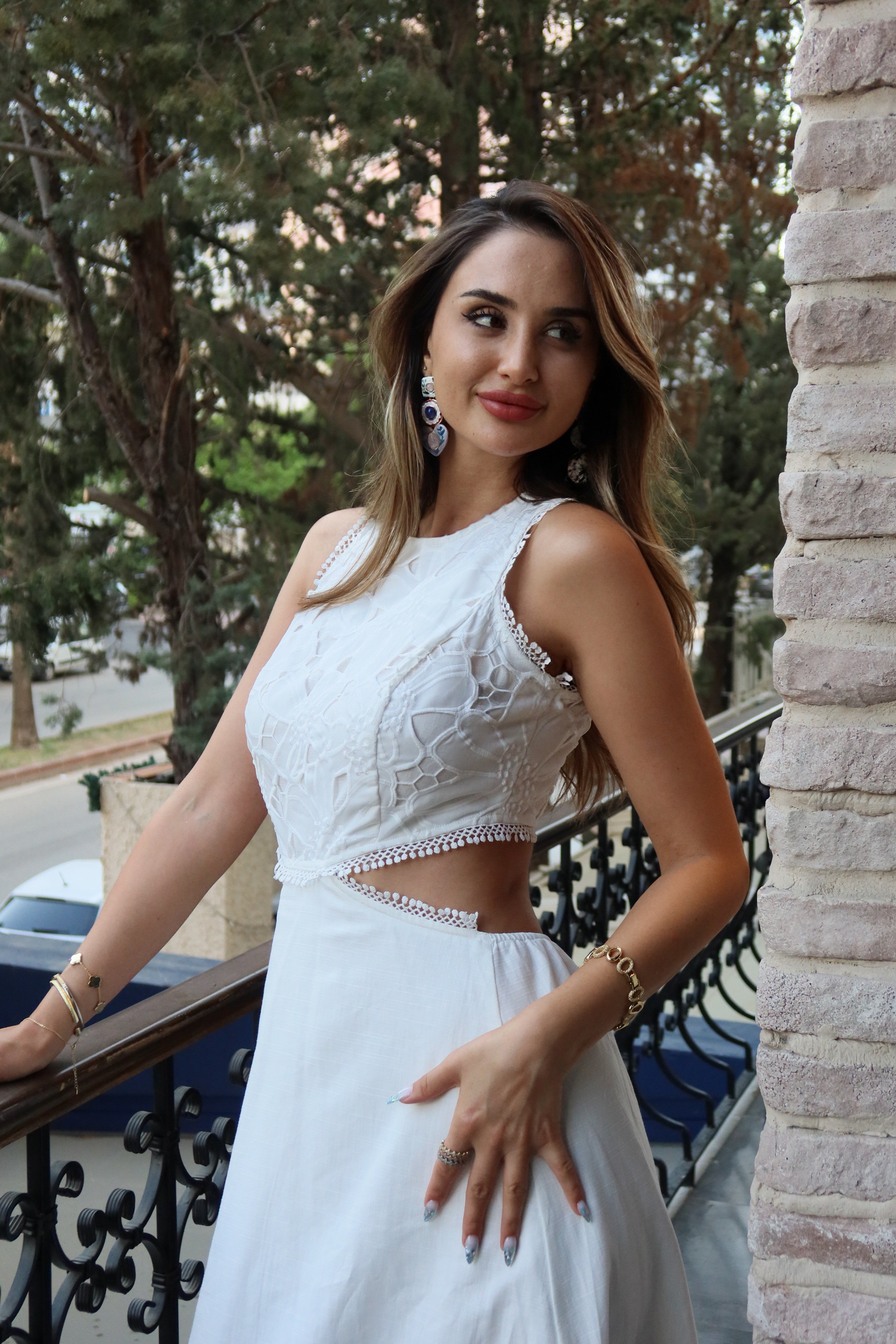  Lola Güpürlü Bel Dekolteli Elbise Beyaz
