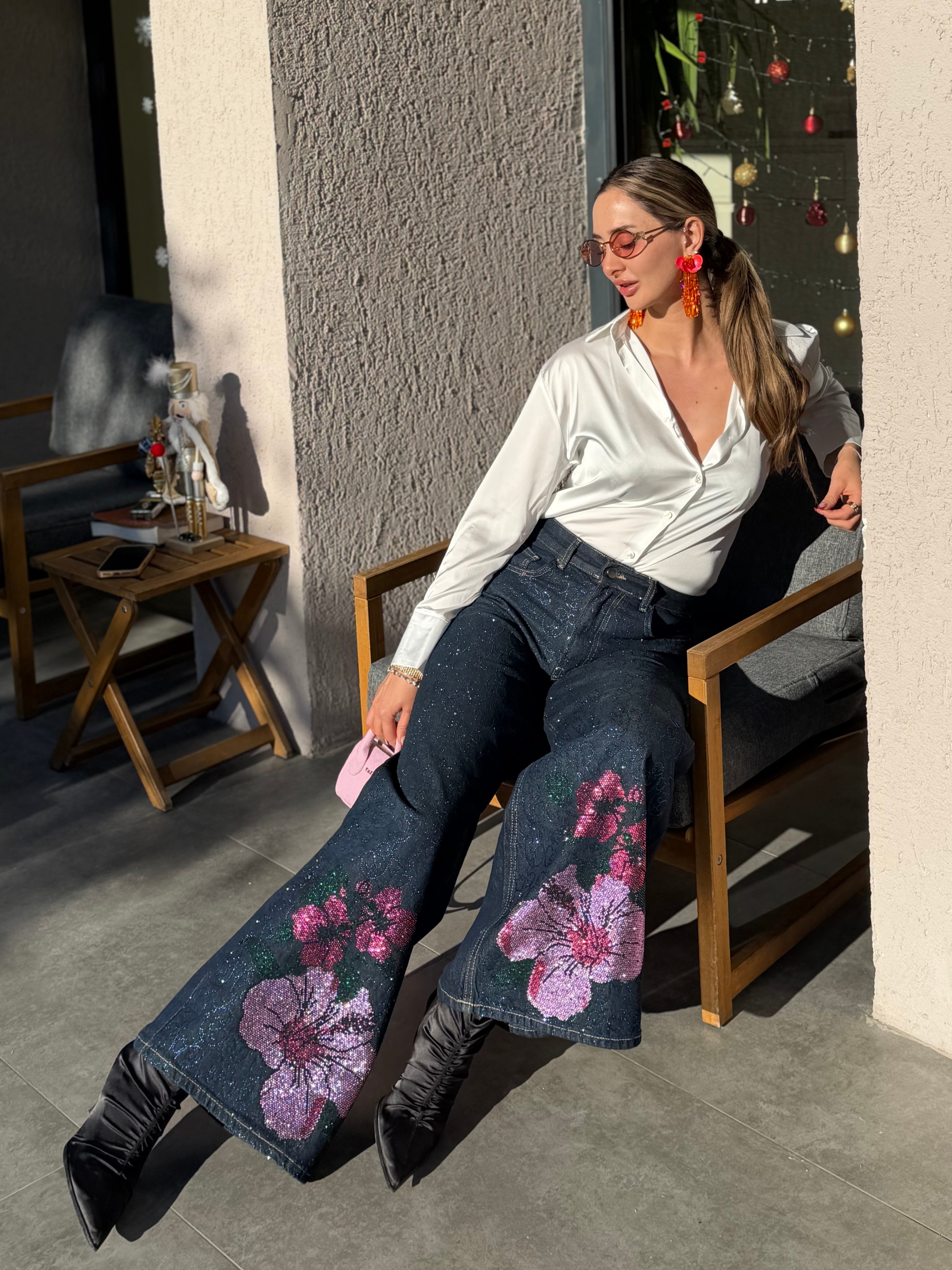  Pikata Çiçek Modelli Taşlı Jean Pantolon