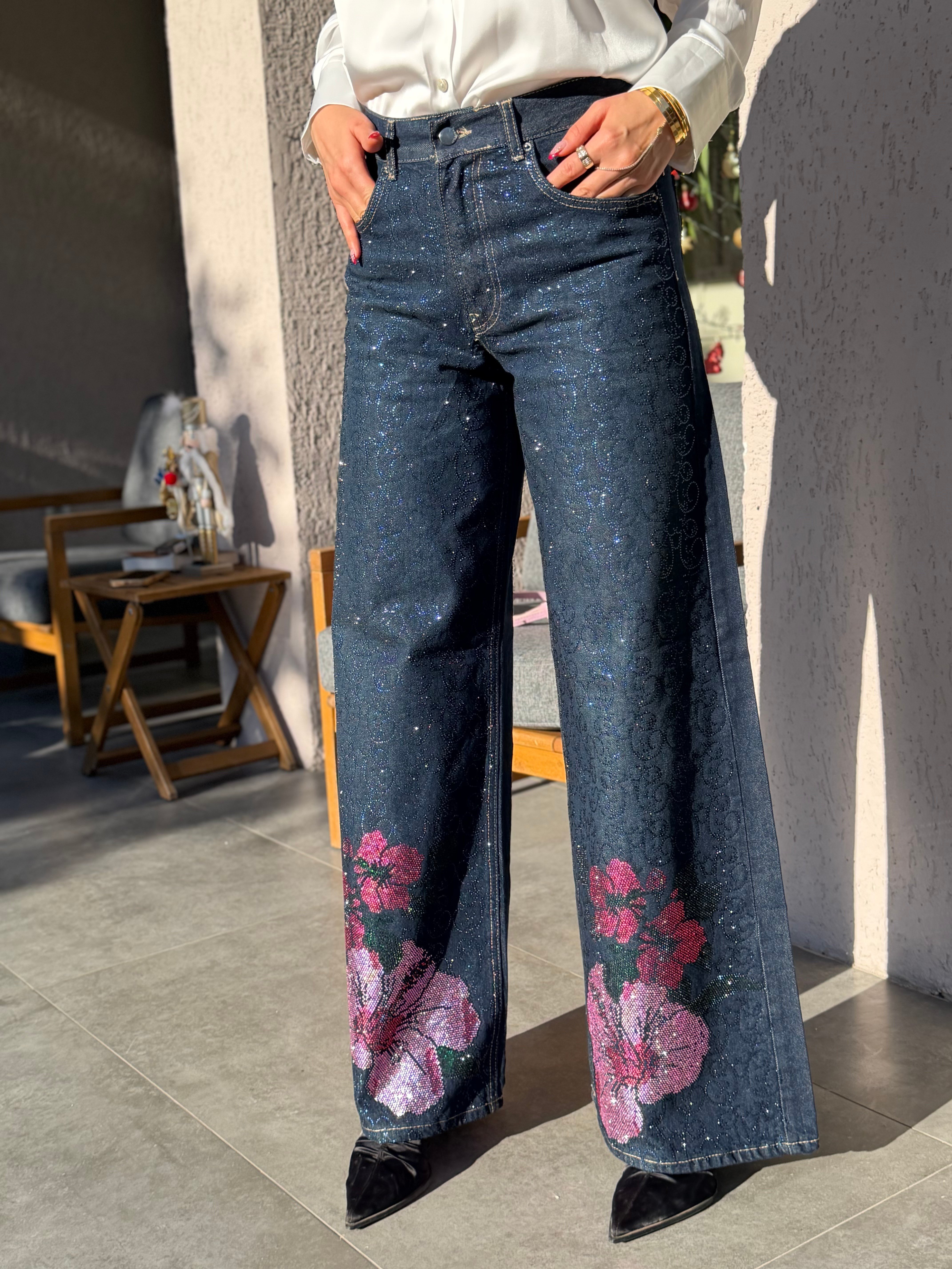  Pikata Çiçek Modelli Taşlı Jean Pantolon