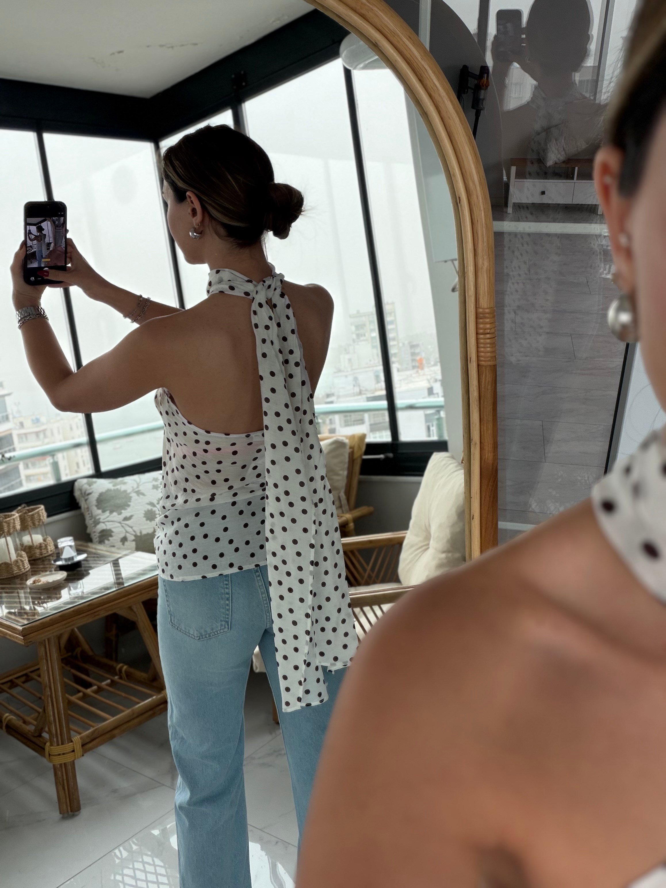 Lily Puantiye Desen Aksesuarlı Bluz Beyaz