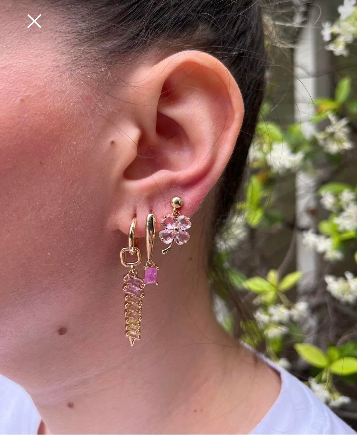 Zarif Çiçek Detaylı 3'lü Küpe Seti – Bahar Esintisi Stiline Yansısın!