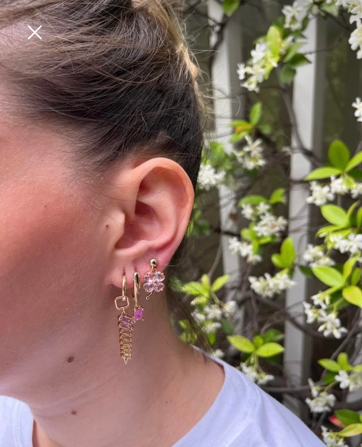 Zarif Çiçek Detaylı 3'lü Küpe Seti – Bahar Esintisi Stiline Yansısın!