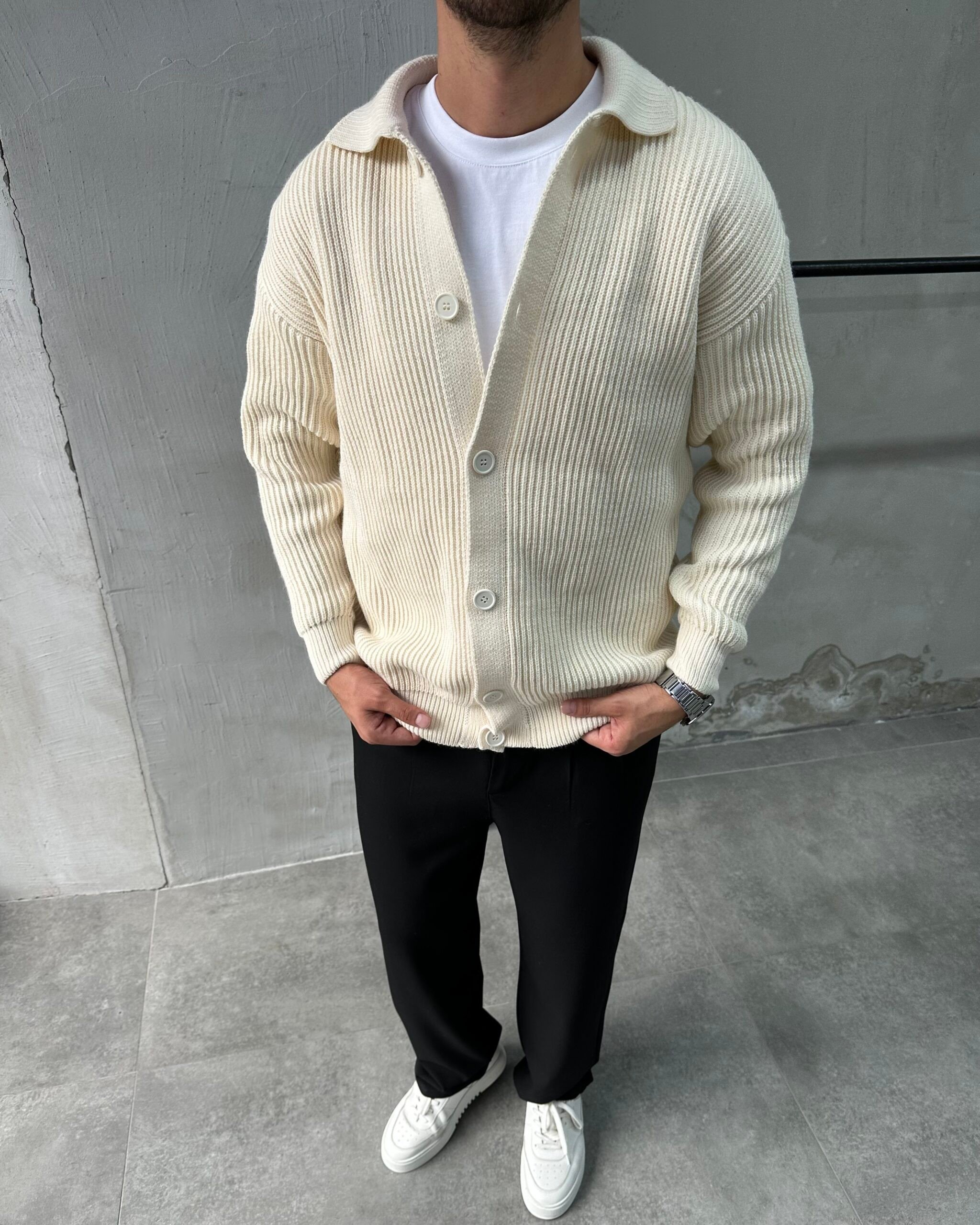 Düğmeli Krem Örme Hırka