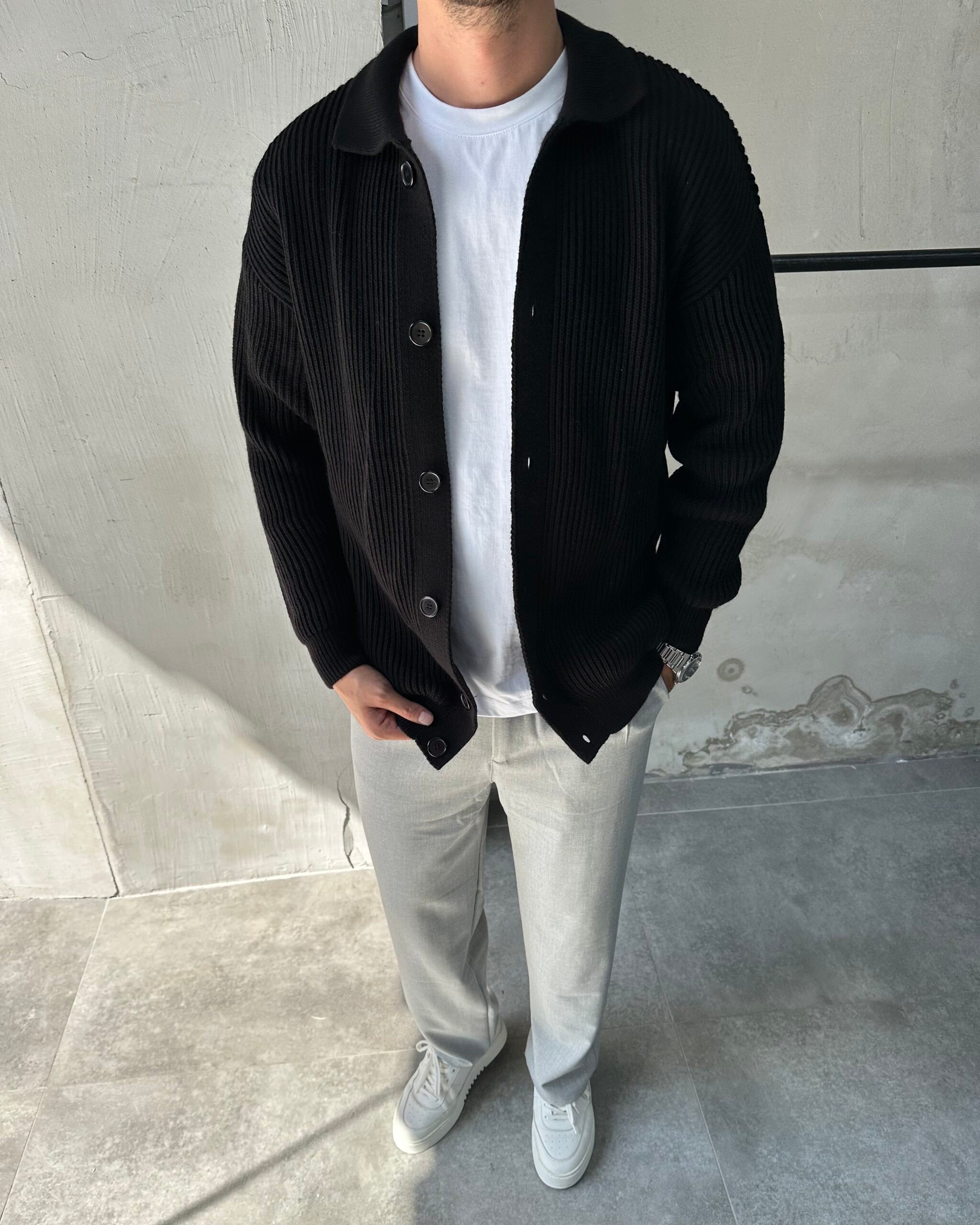 Düğmeli Siyah Örme Hırka