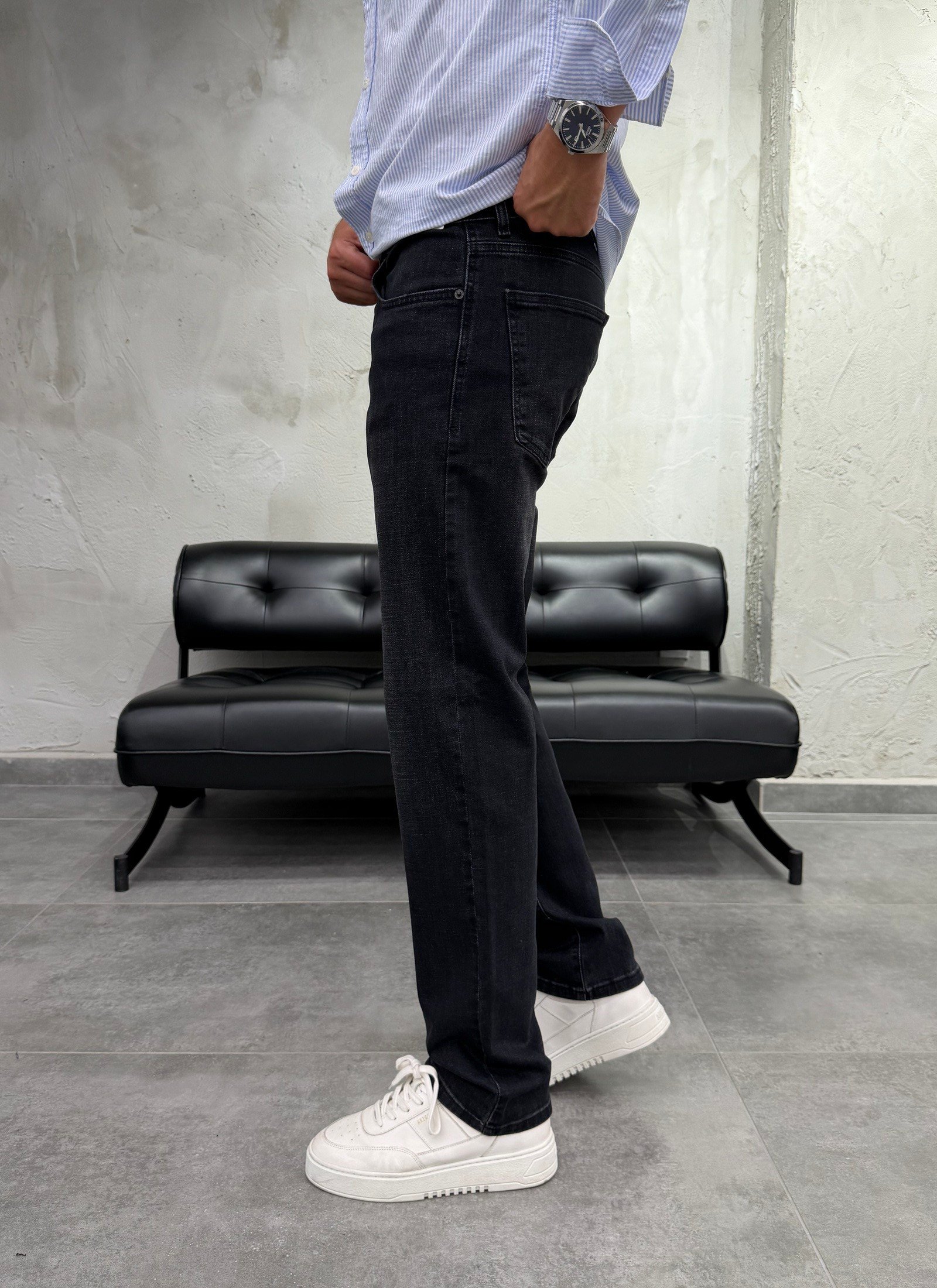 Düz Paça Siyah Yıkamalı  Regular Fit Jean