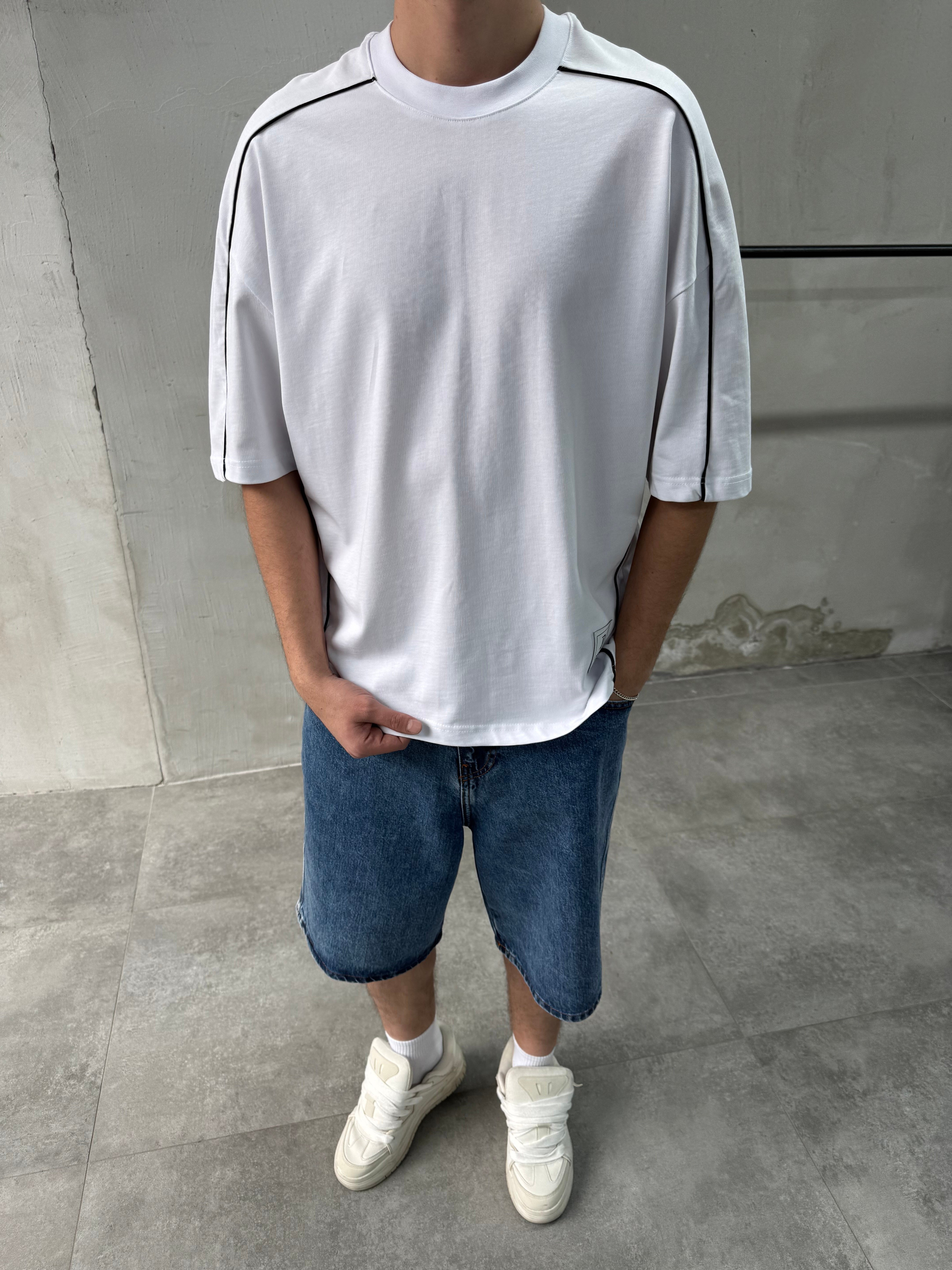 Şerit Detaylı Oversize Beyaz T-shirt