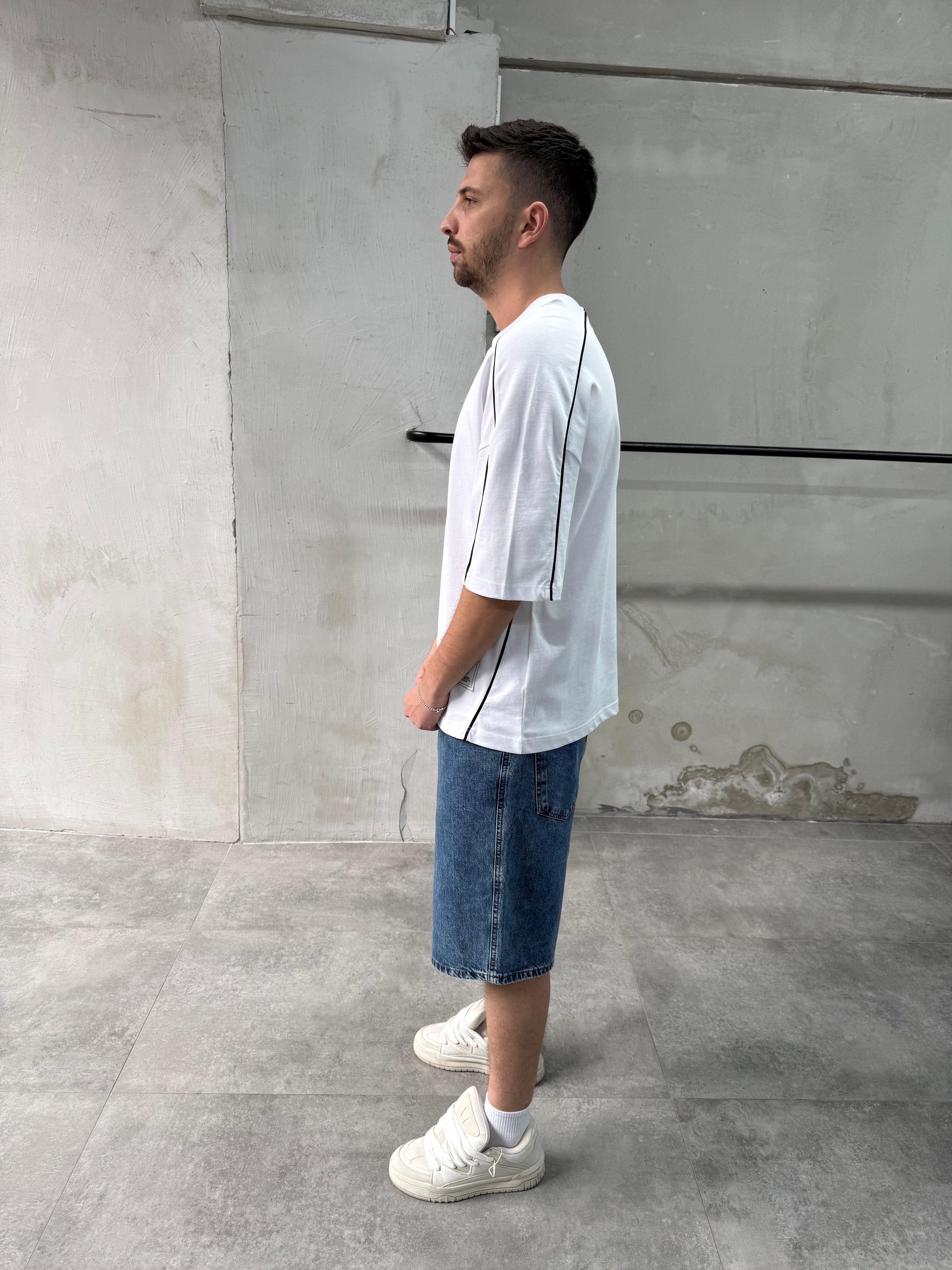 Şerit Detaylı Oversize Beyaz T-shirt