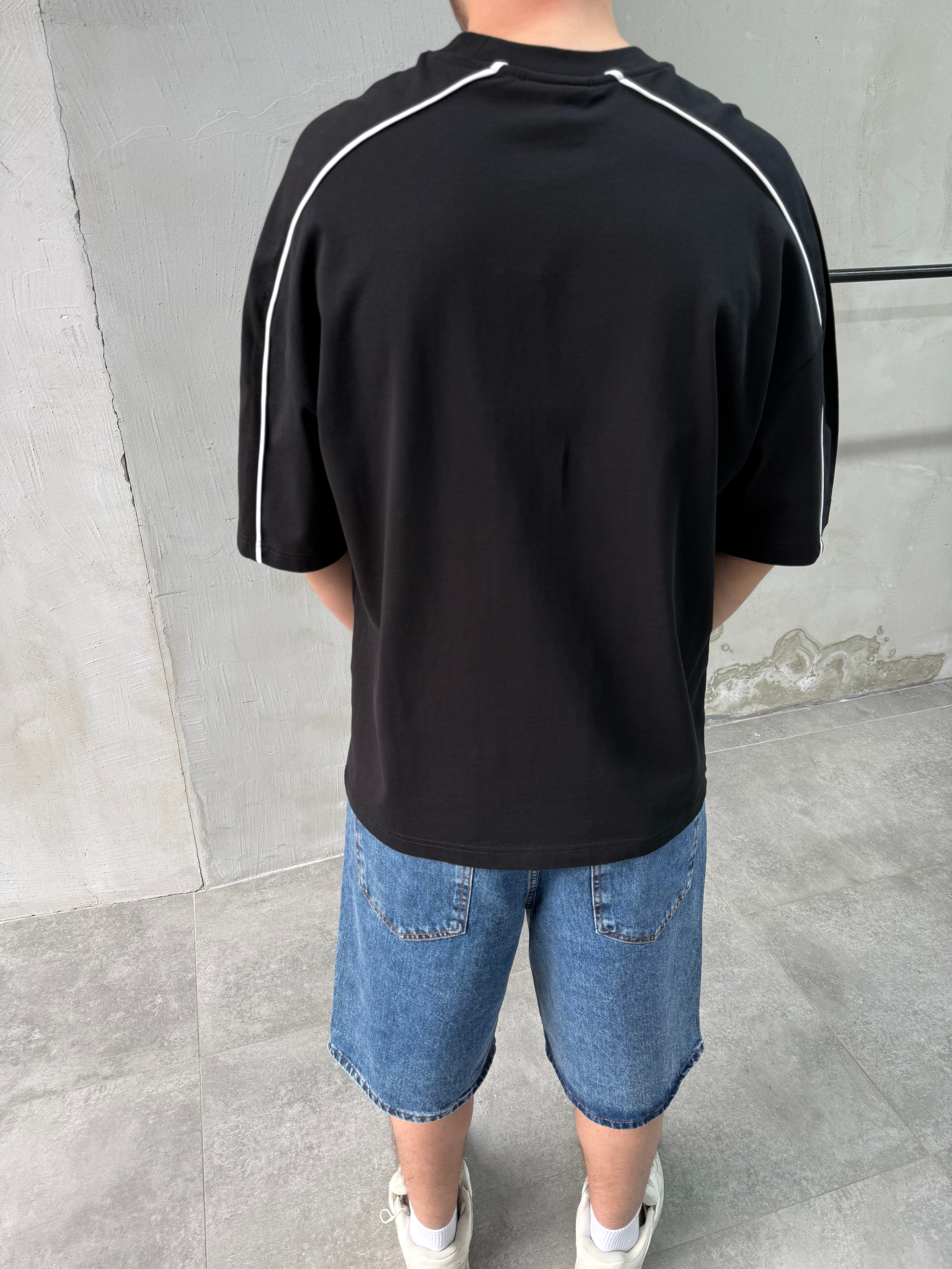 Şerit Detaylı Oversize Siyah T-shirt