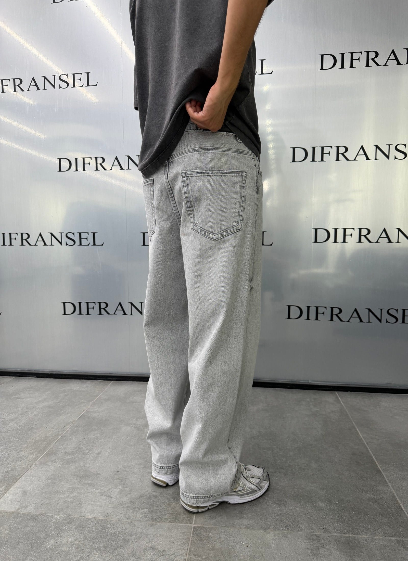 Süper Baggy Yıkamalı Gri Fit Jean