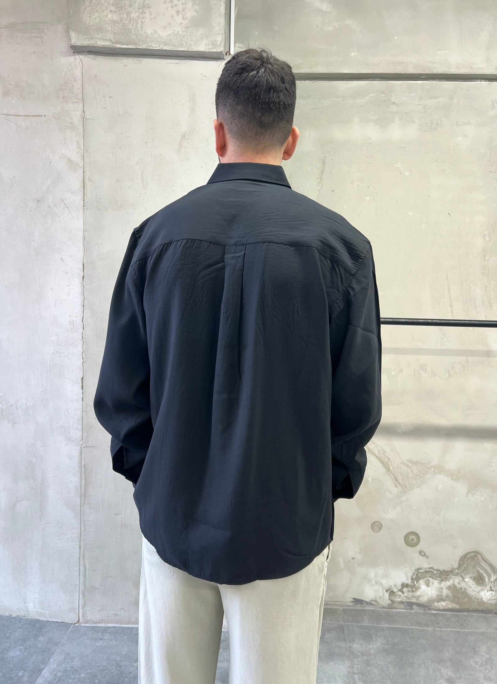 Tensel Yıkamalı Oversize Dökümlü Siyah Gömlek