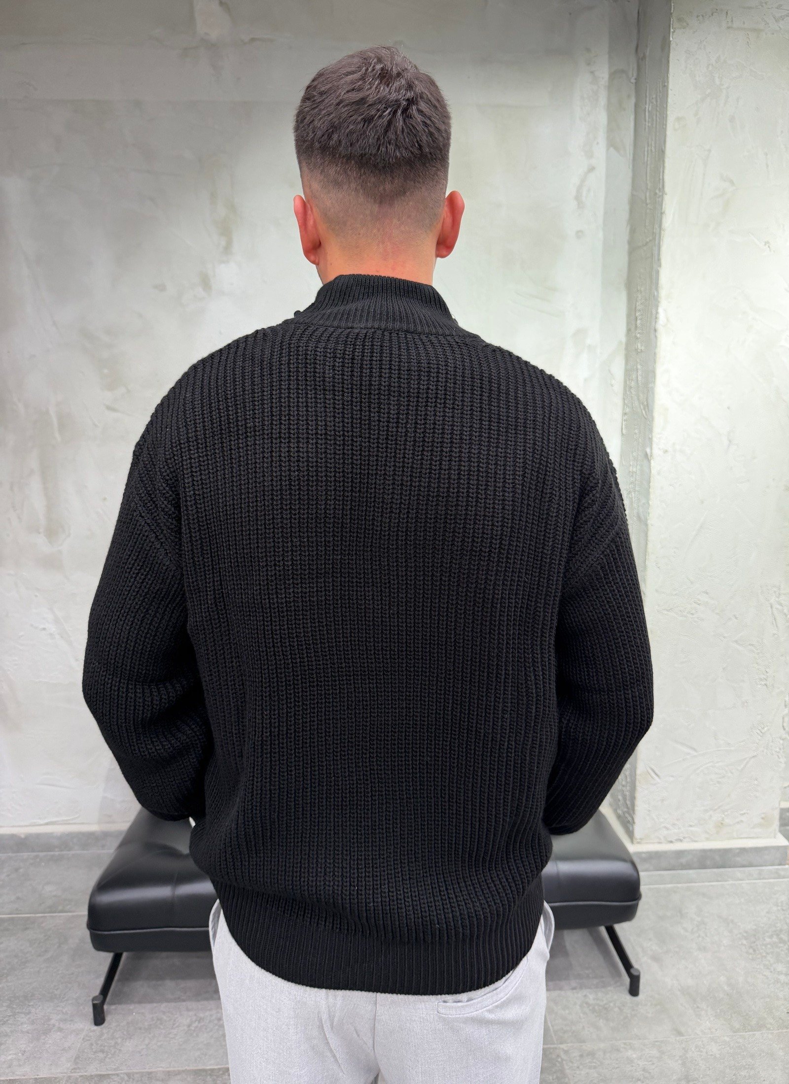 Yaka Fermuarlı Boxy Fit Dokulu Siyah Kazak