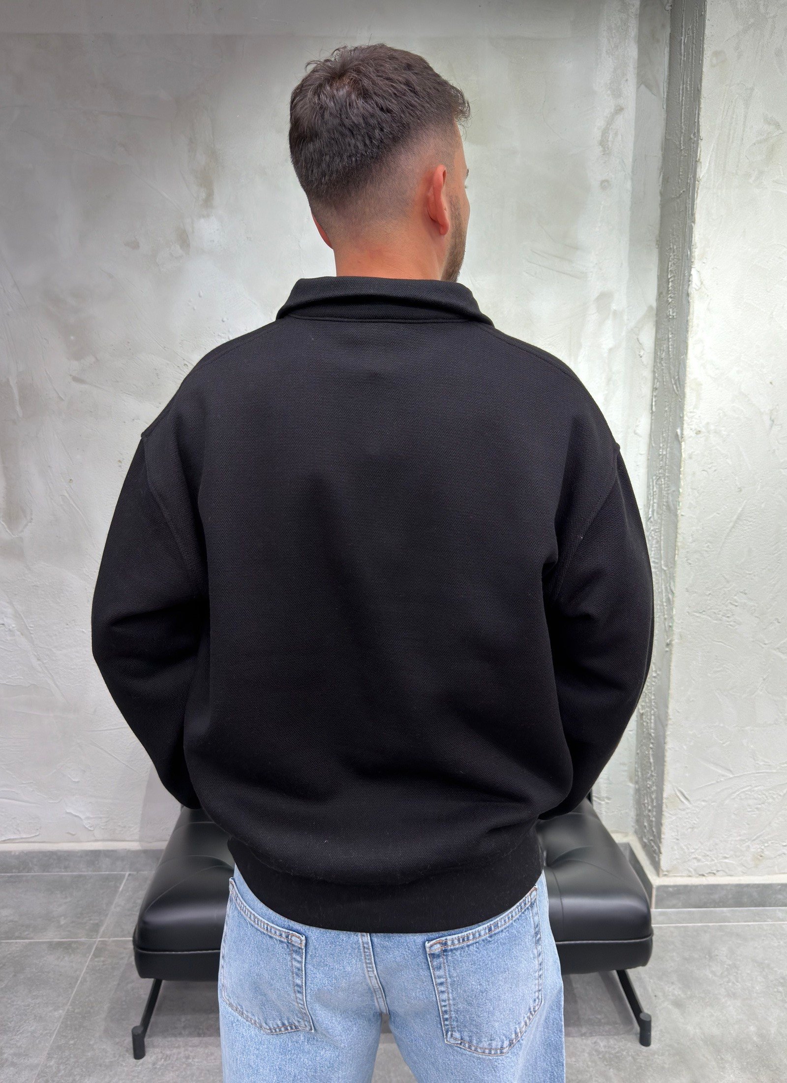 Yaka Yarım Fermuarlı Şardonlu Siyah Sweatshirt
