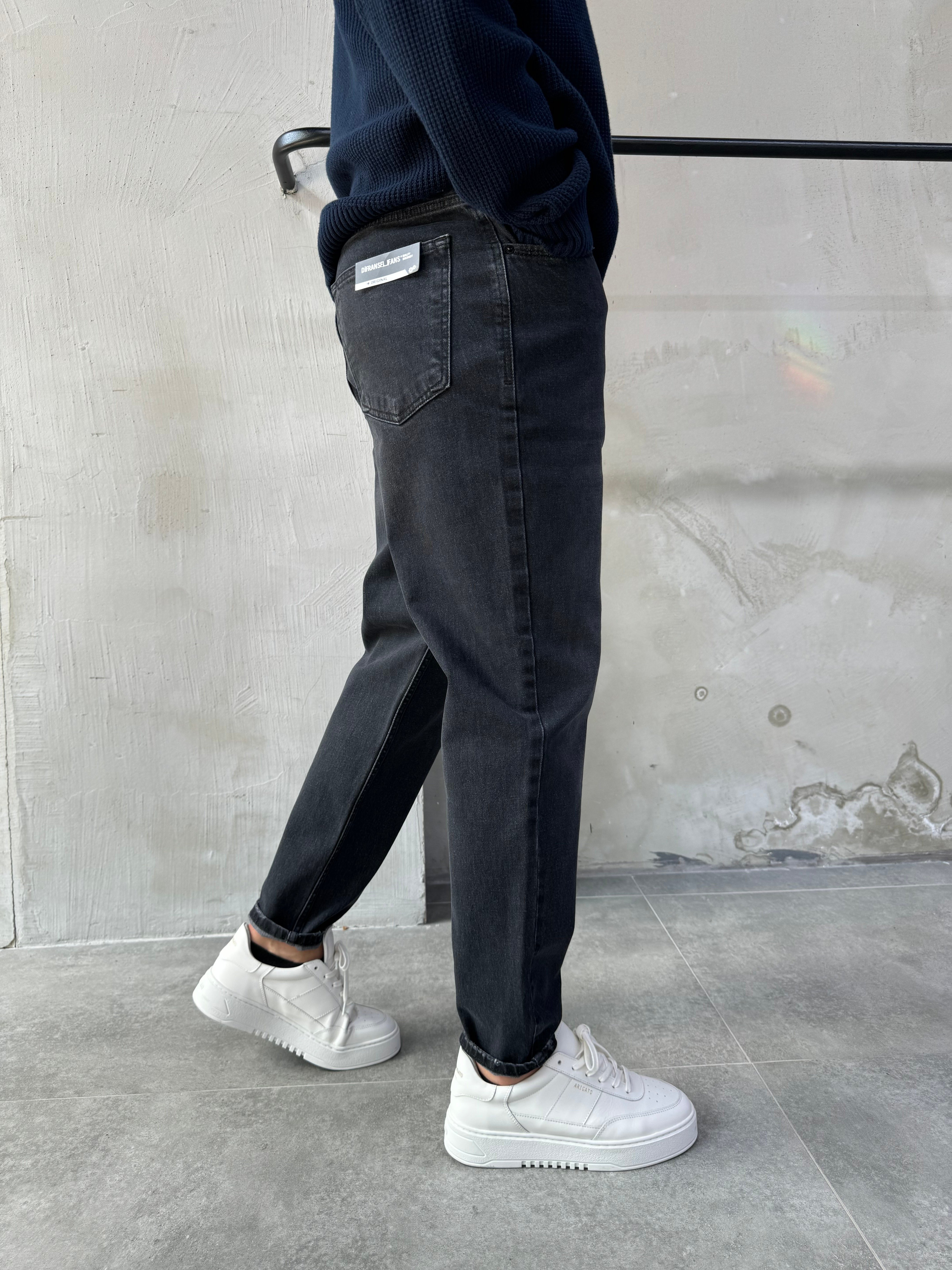 Yıkama Detaylı Siyah Rahat Kalıp Banan Jean