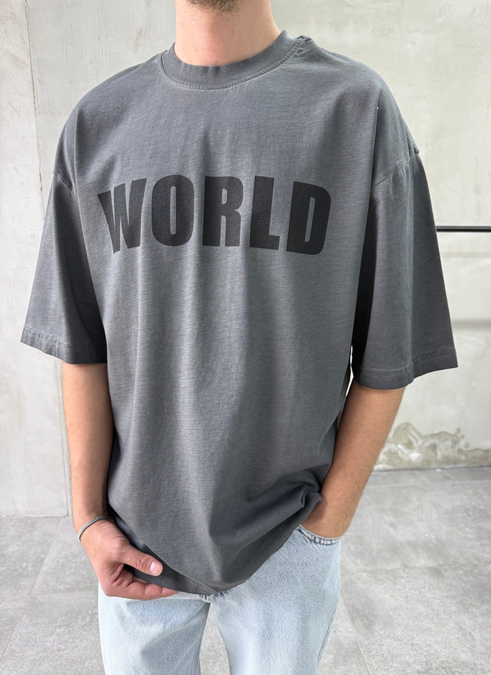 Yıkamalı World Baskılı Antrasit Oversize T-shirt