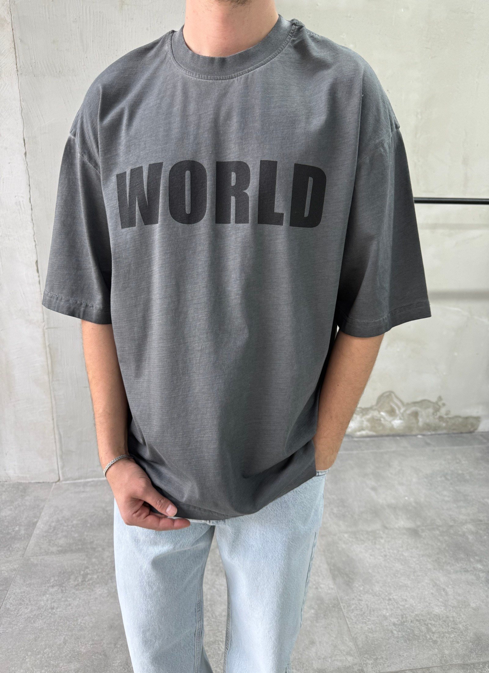 Yıkamalı World Baskılı Antrasit Oversize T-shirt