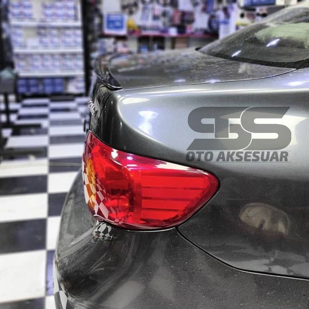  Toyota Corolla 2007 - 2011  Bagaj Üstü Slim Spoiler Parlak Siyah
