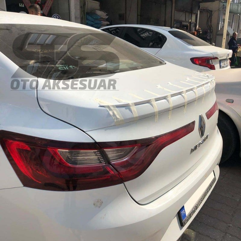 Renault Megane 4 Bagaj Üstü Slim Spoiler Piano Black Parlak Beyaz