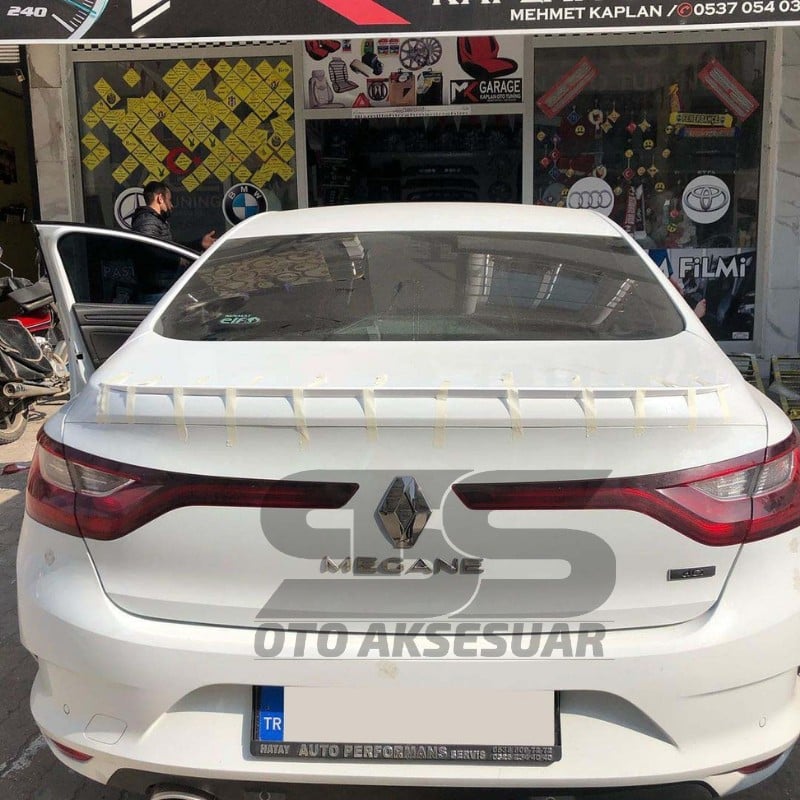Renault Megane 4 Bagaj Üstü Slim Spoiler Piano Black Parlak Beyaz