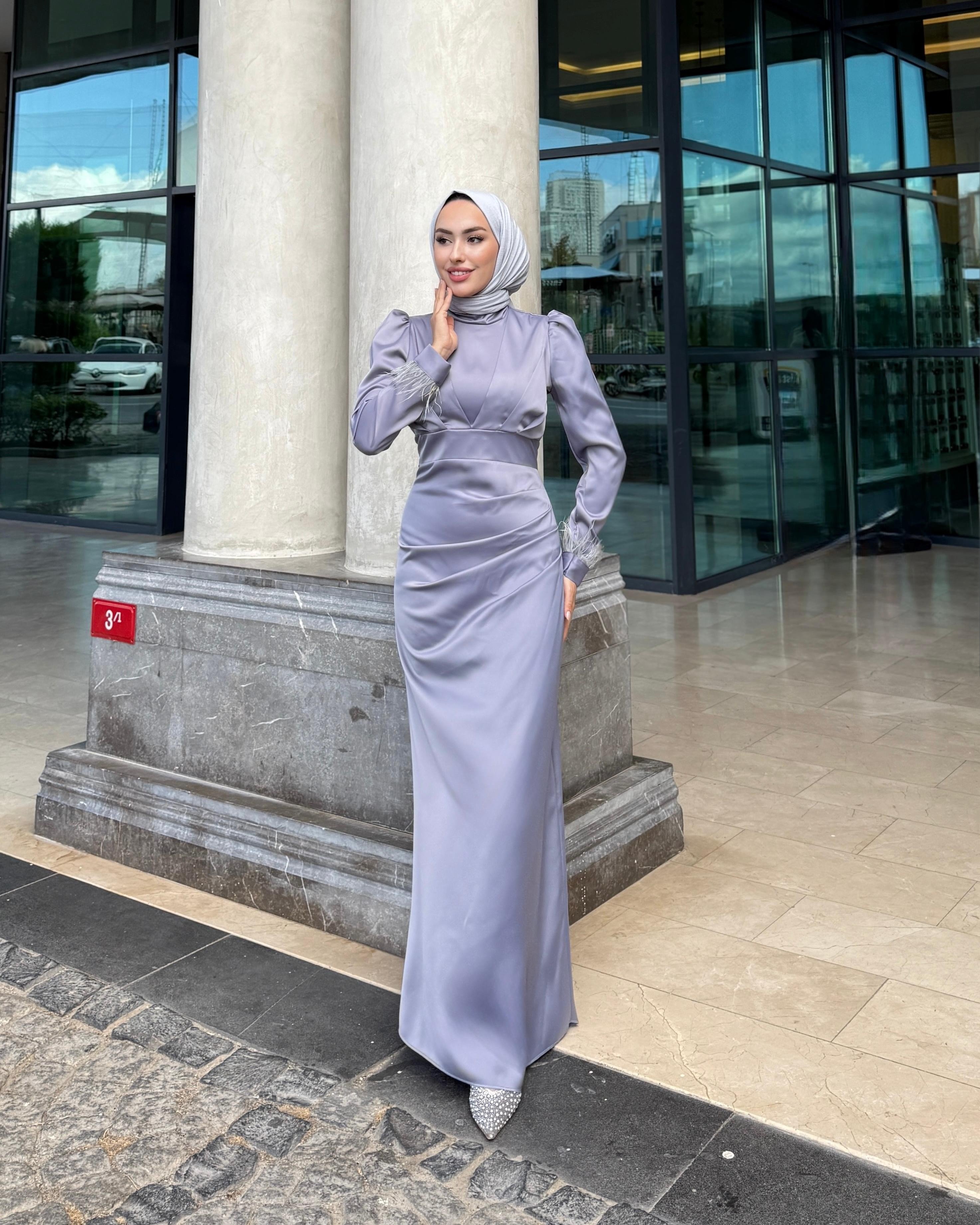 Kolları Püsküllü Saten Abiye - Gri