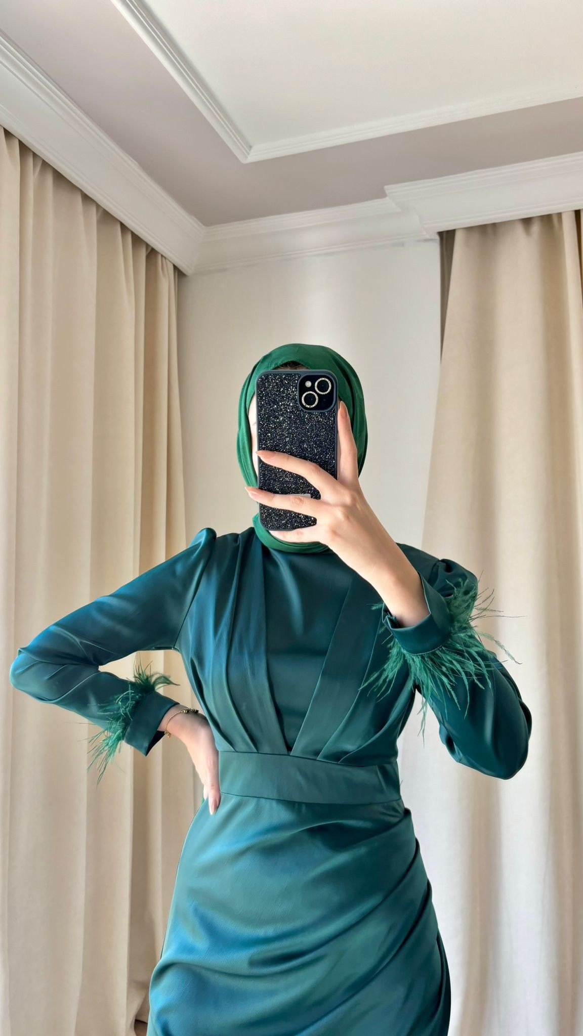 Kolları Püsküllü Saten Abiye - Zümrüt