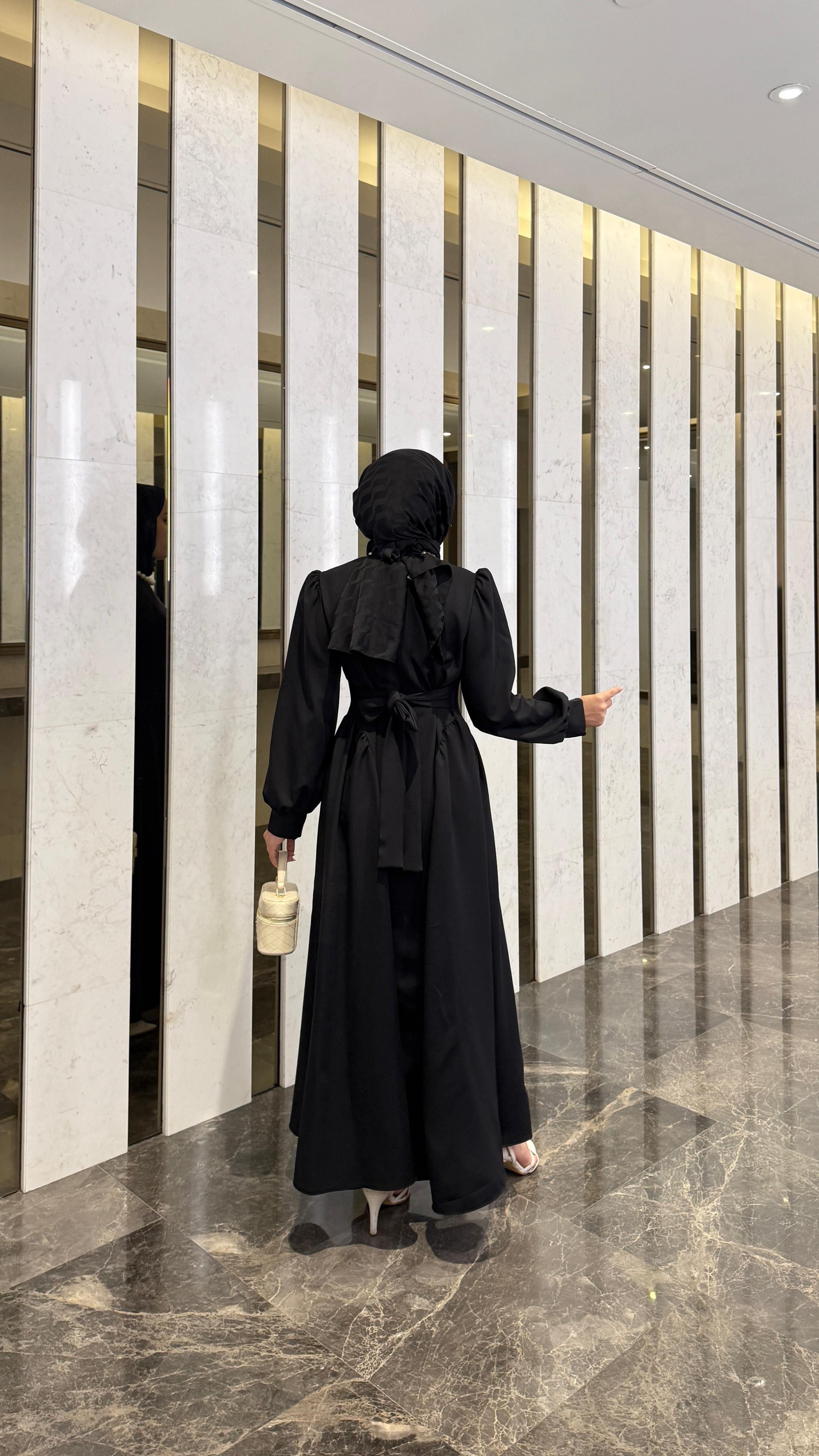 Linda Elbise - Siyah